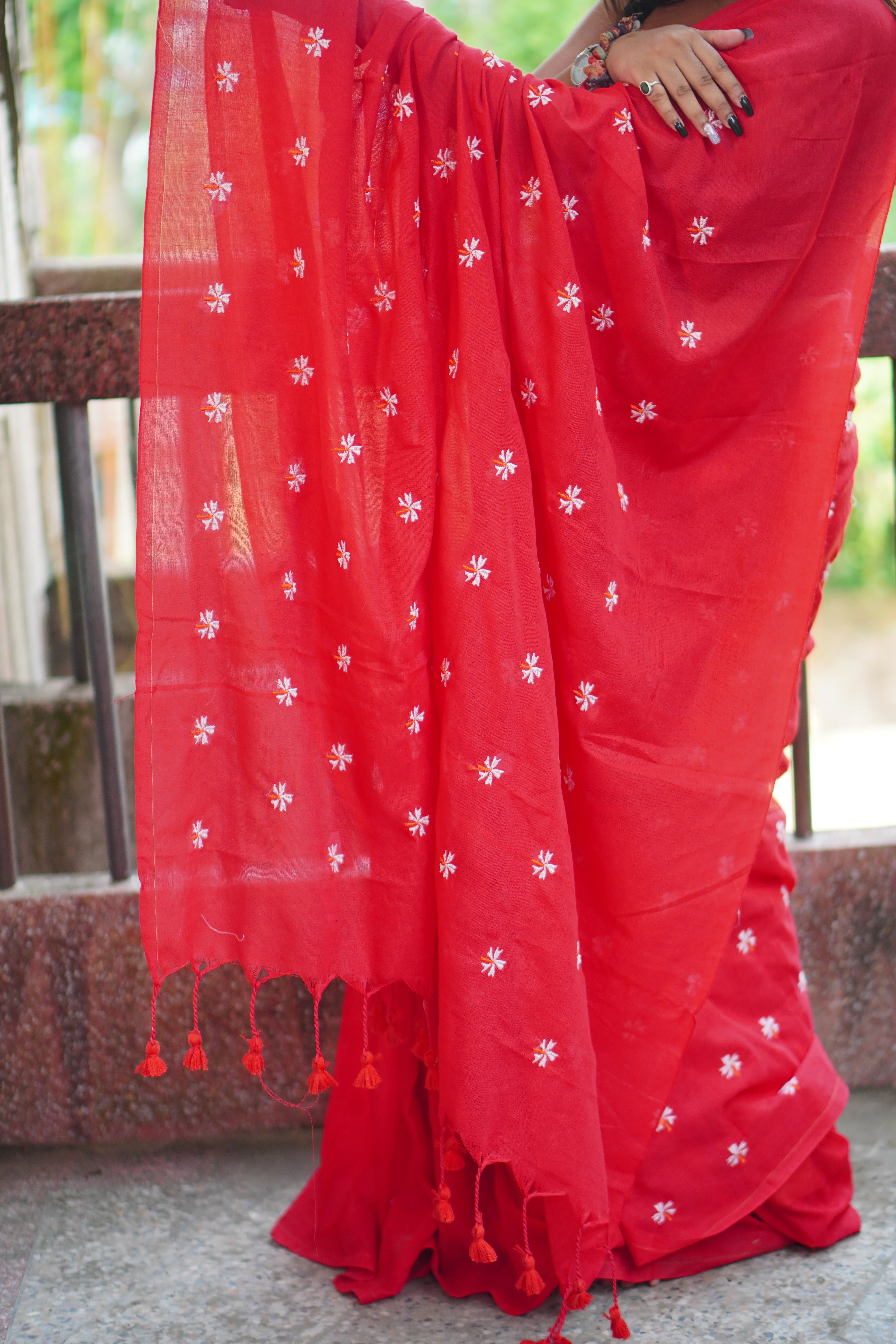 Women Cotton Floral Design Saree - Image 4