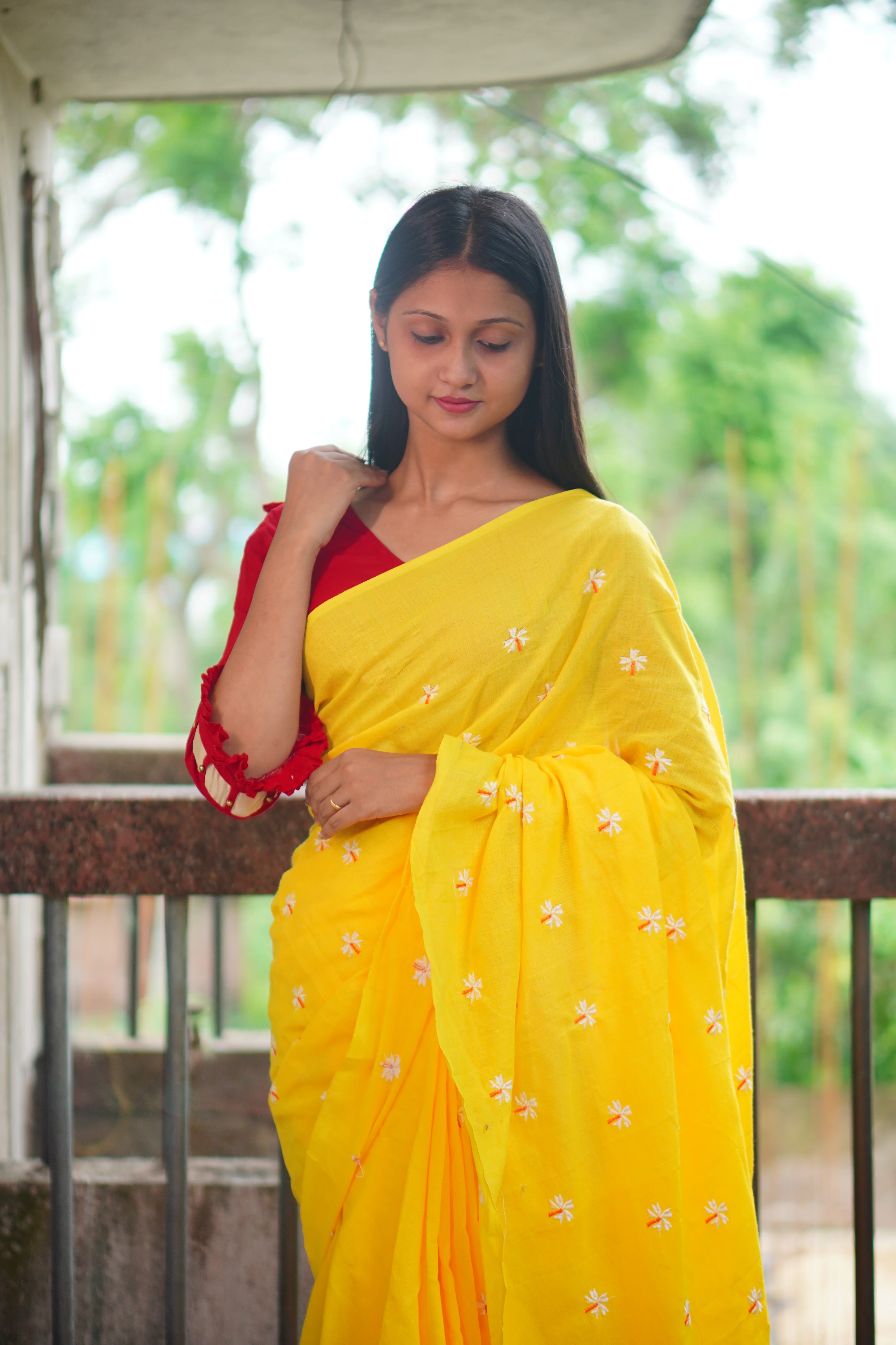 Women Cotton Floral Design Saree - Image 2