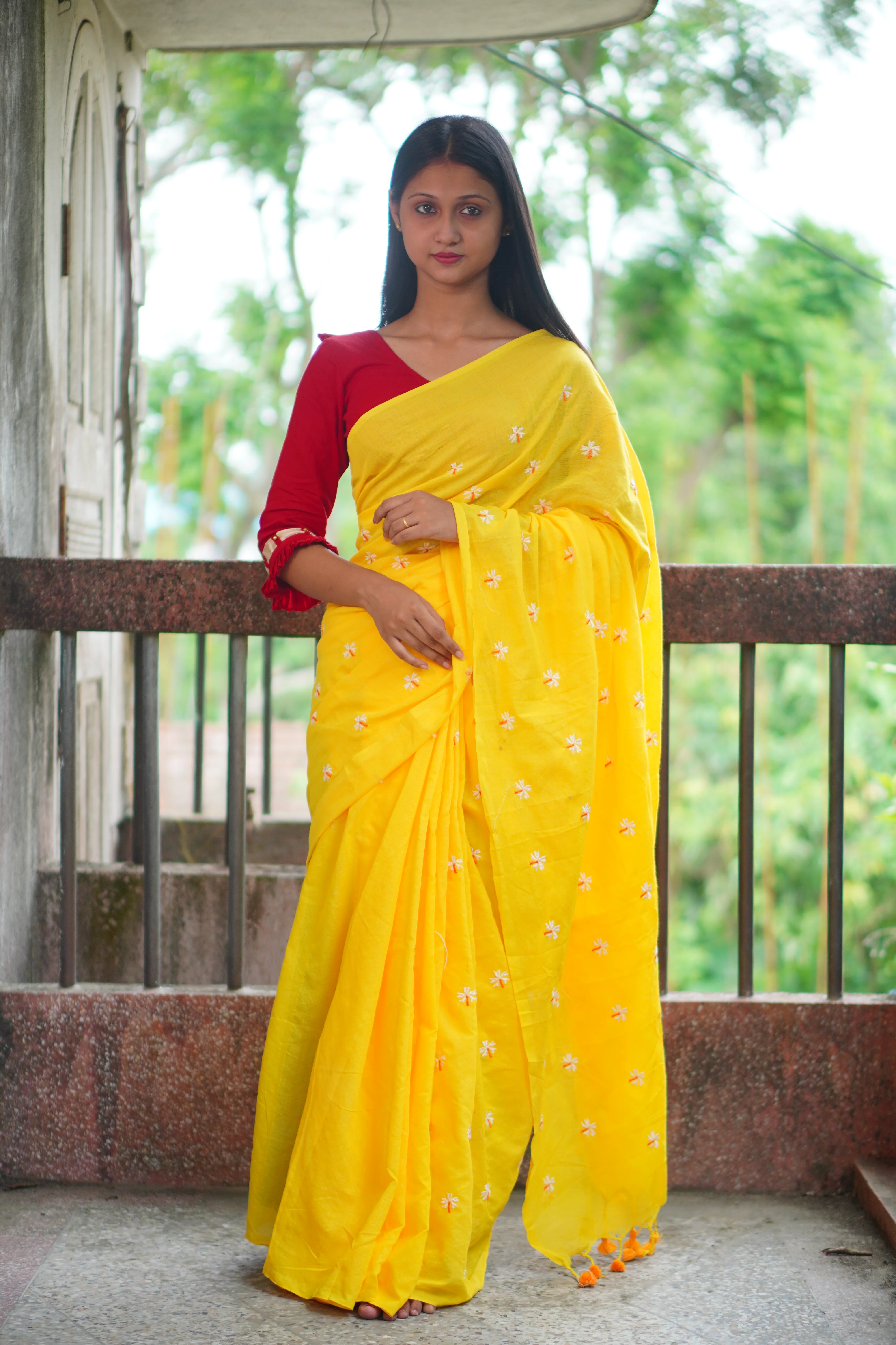 Women Cotton Floral Design Saree - Image 4