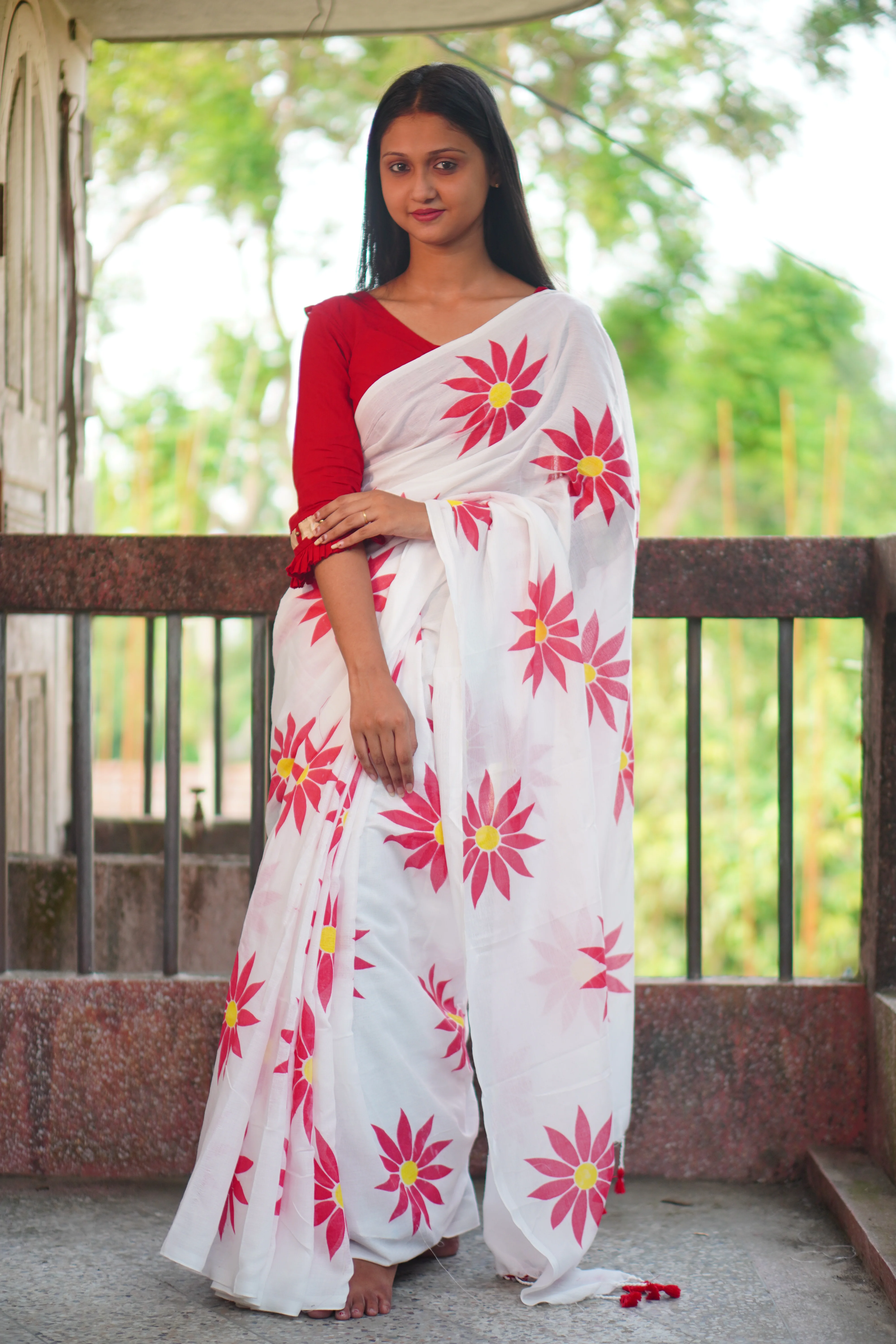 Women Cotton Floral Design Saree - Image 4