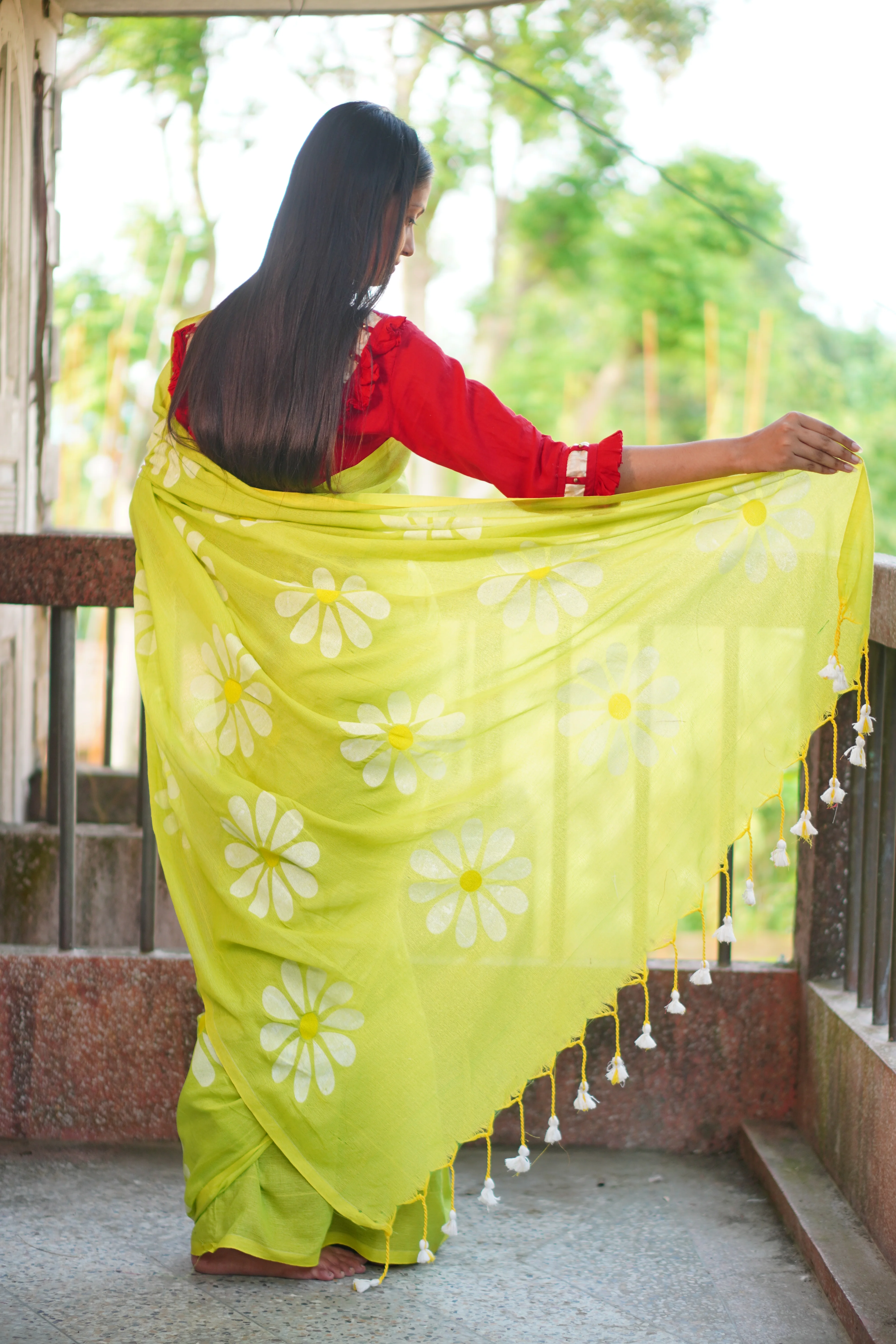 Women Cotton Floral Design Saree - Image 3