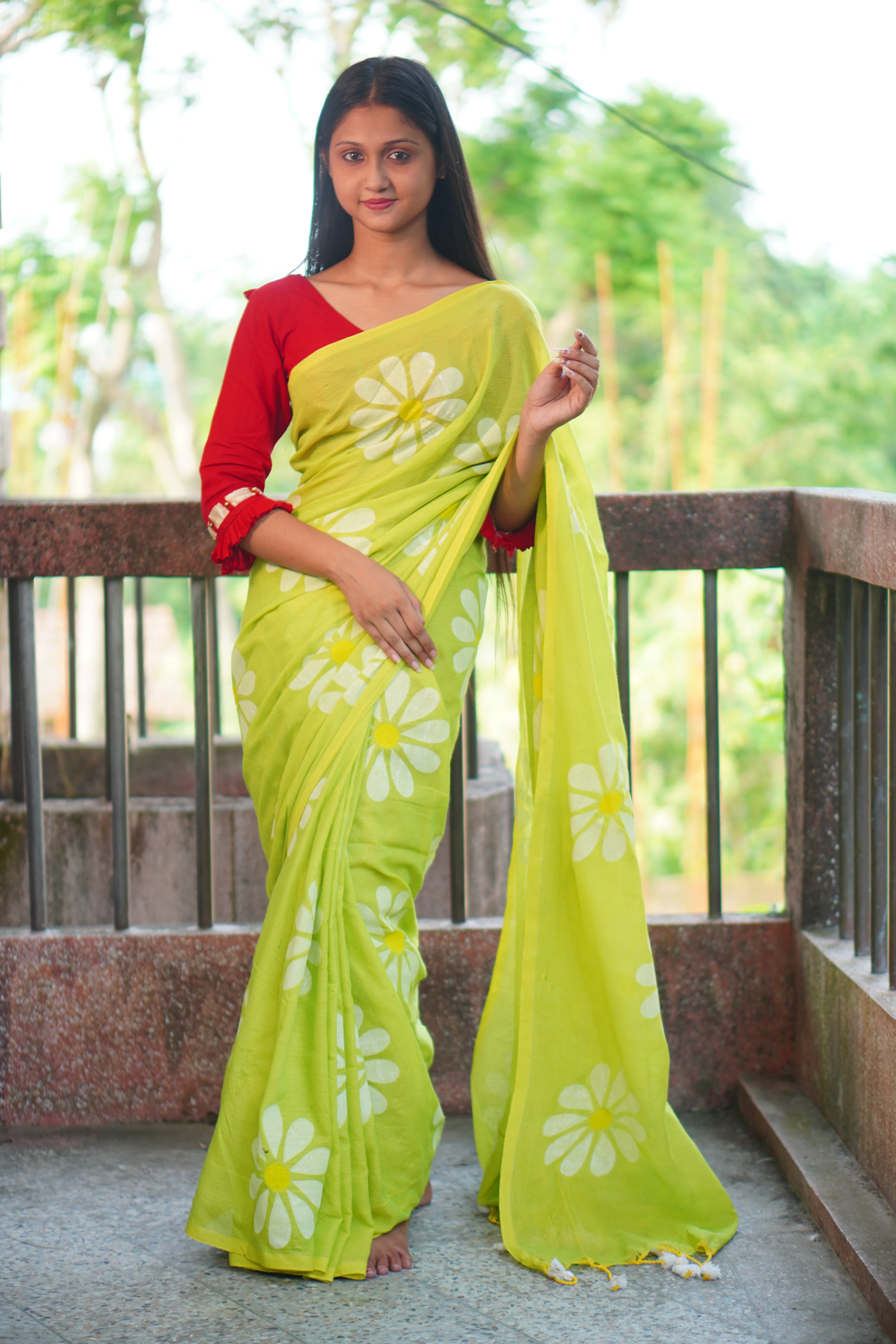 Women Cotton Floral Design Saree - Image 5