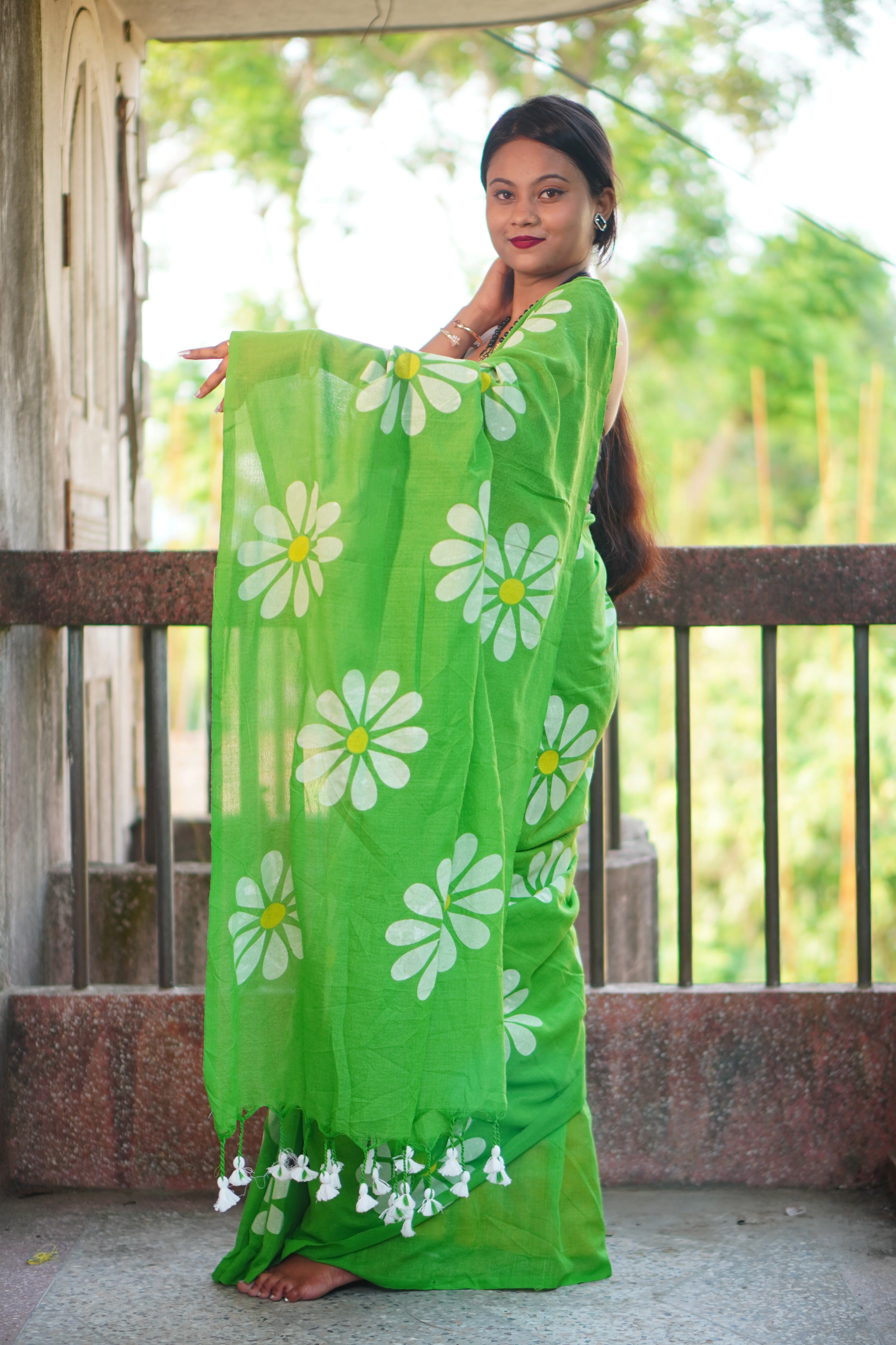 Women Cotton Floral Design Saree - Image 3