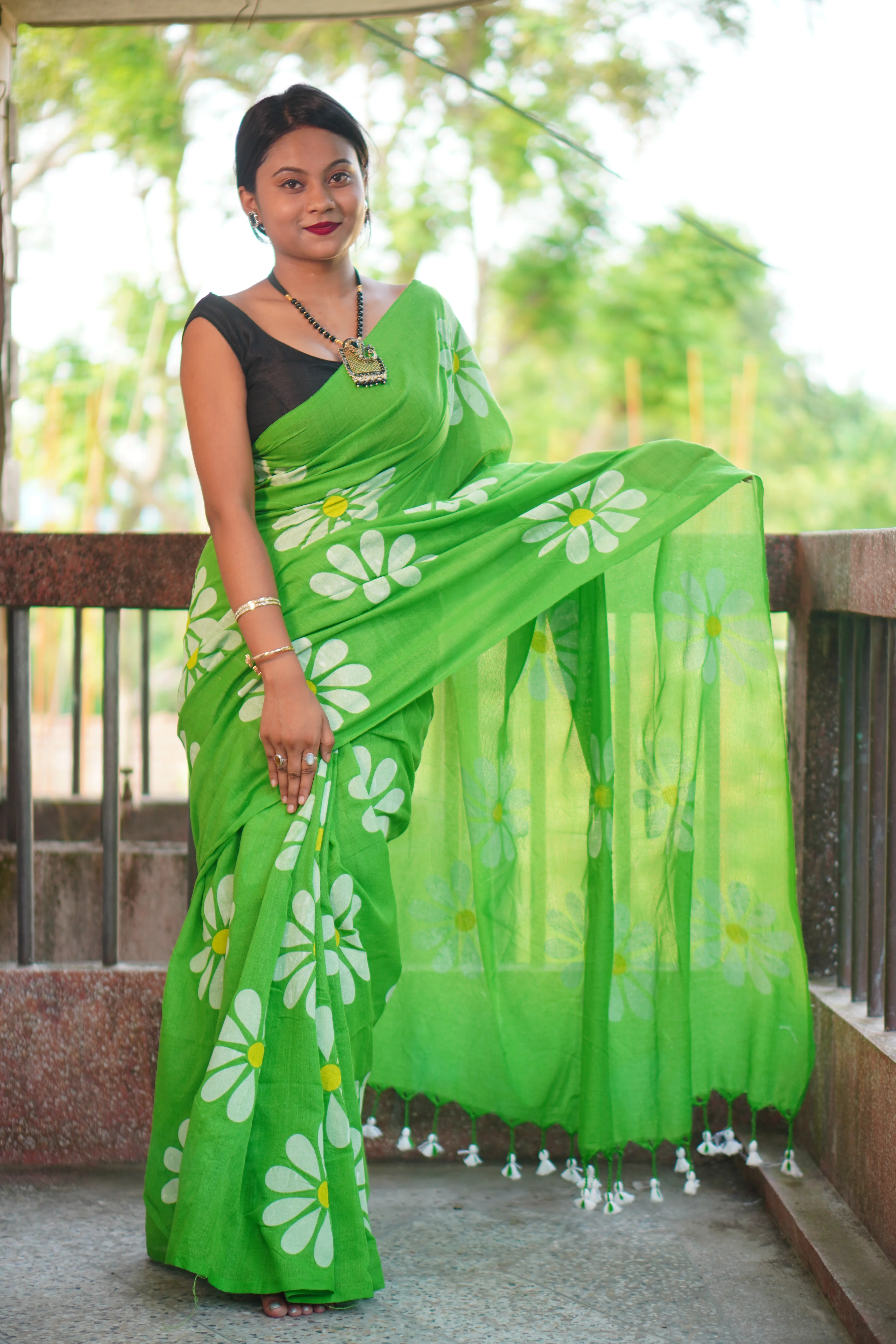 Women Cotton Floral Design Saree - Image 4