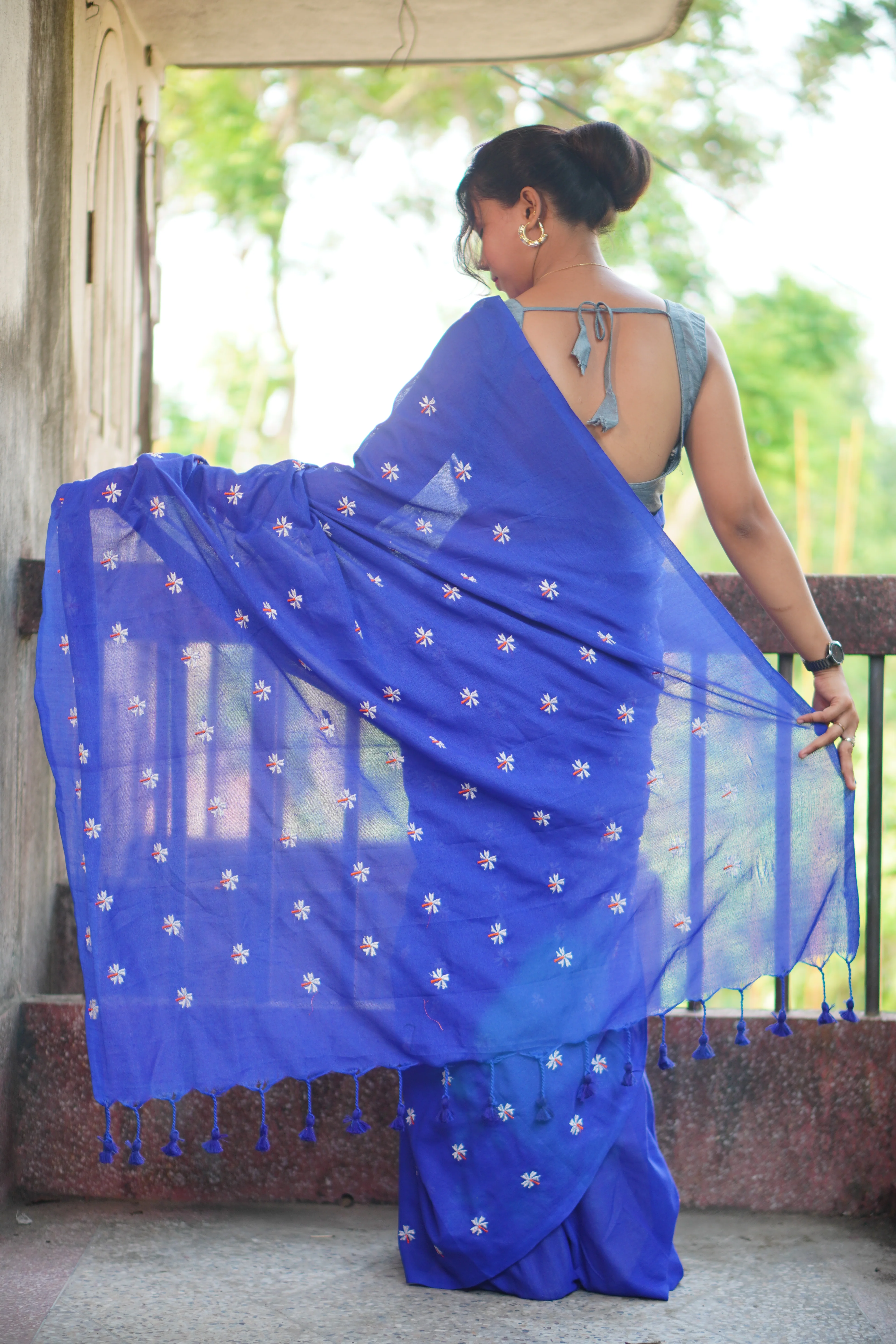 Women Cotton Floral Design Saree - Image 4