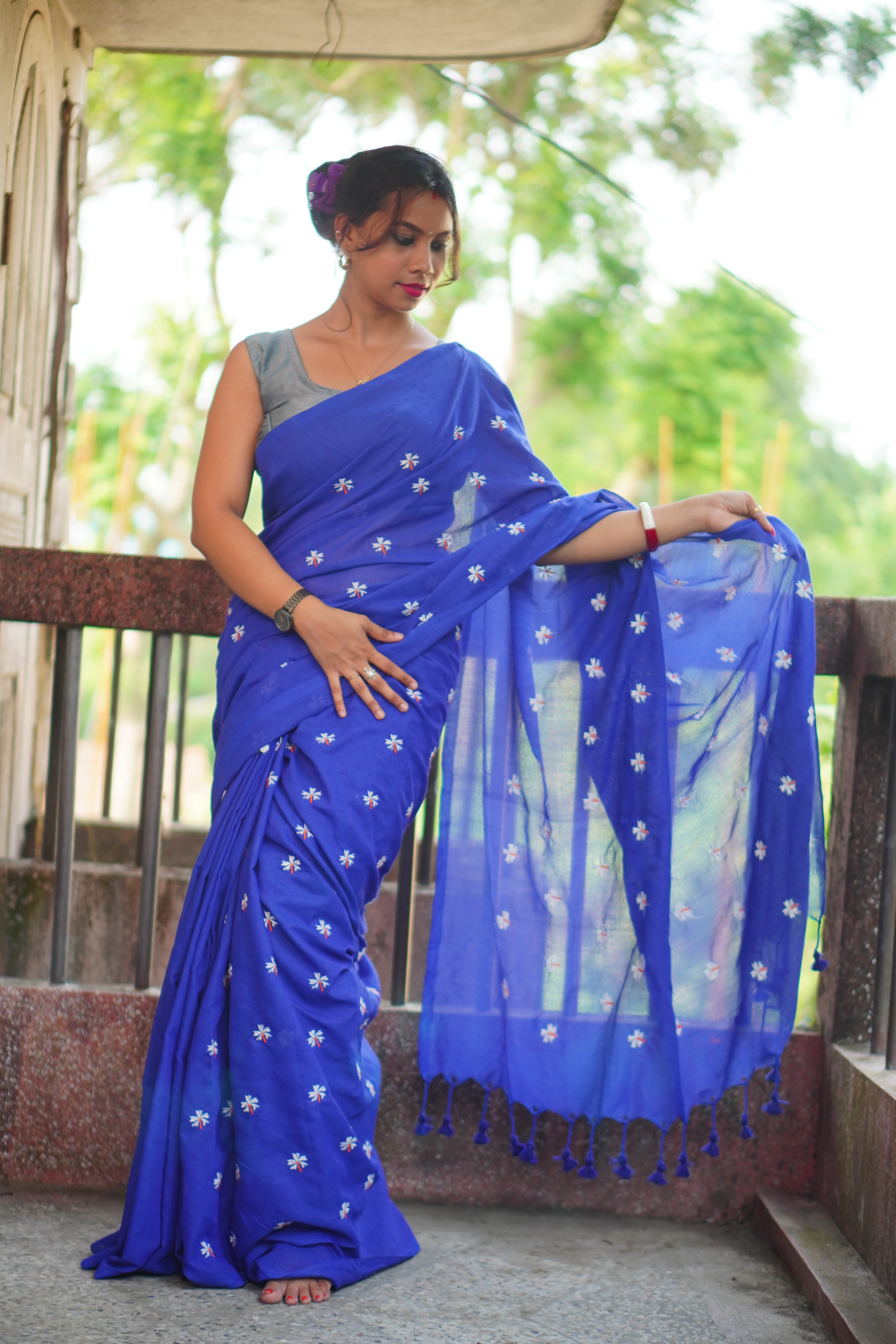 Women Cotton Floral Design Saree - Image 5