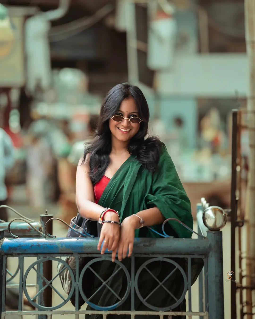 Women Cotton Green Plain Saree - Image 3