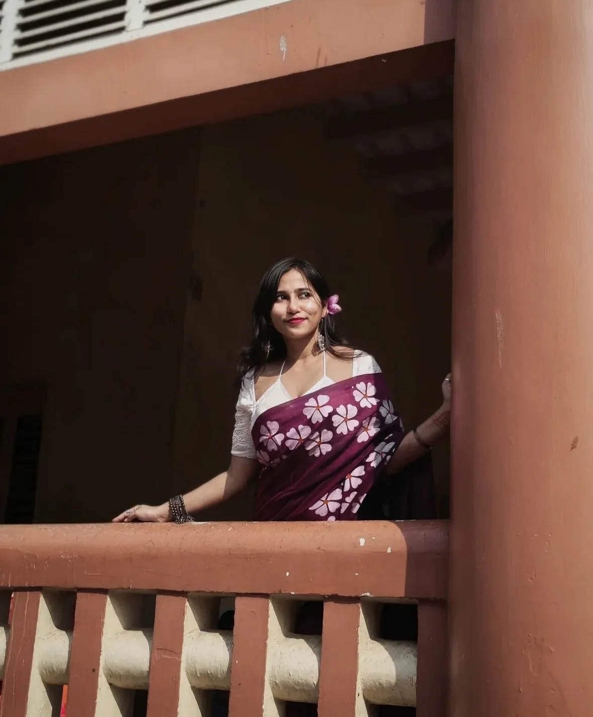 Women Cotton Hand Paint Floral Border Saree - Image 4