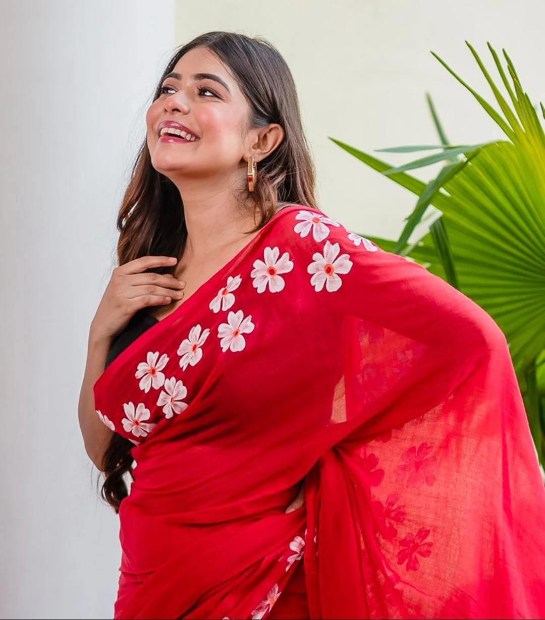 Women Cotton Hand Paint Floral Border Saree - Image 3