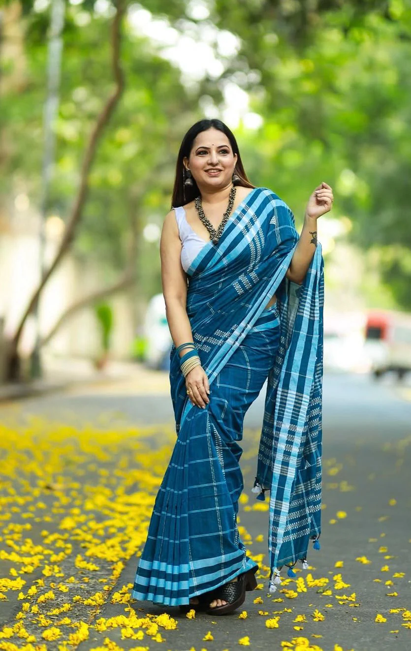 Women Cotton Handloom Jamdani Saree - Image 3