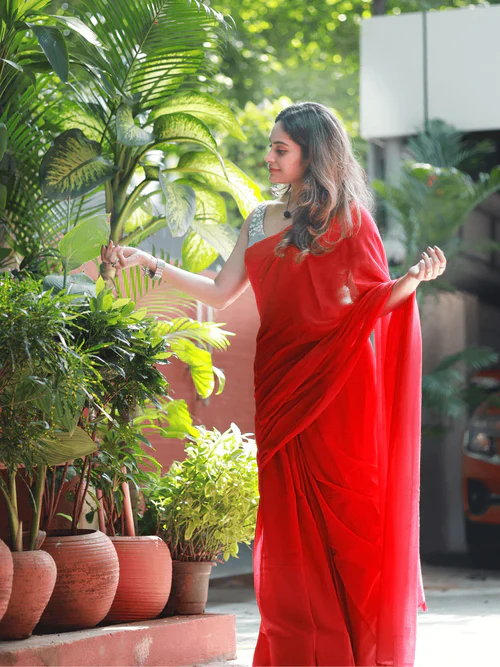 Women Cotton Plain Red Saree - Image 4