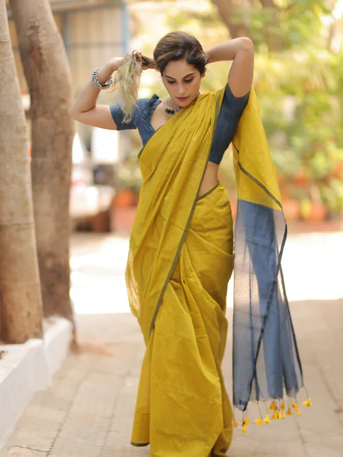 Women Cotton Silk Plain Saree - Image 3