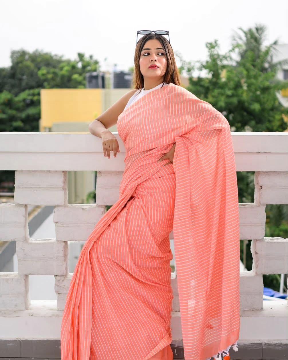 Women Cotton Stripes Saree - Image 2