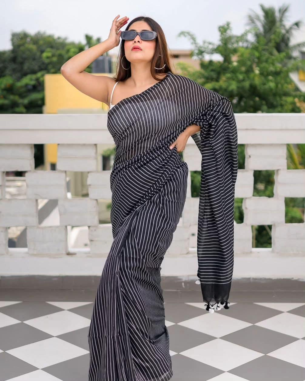 Women Cotton Stripes Saree - Image 3