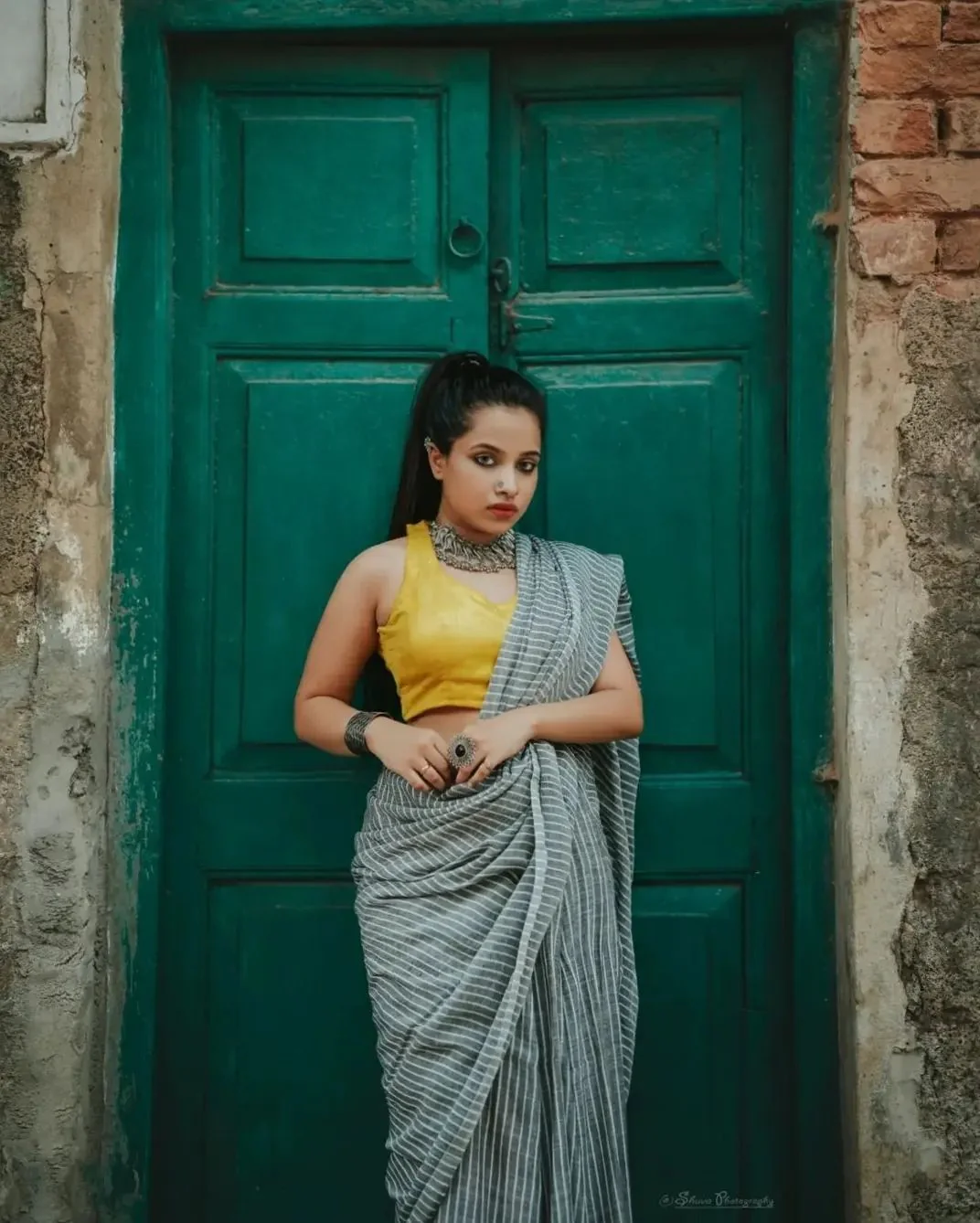 Women Cotton Stripes Saree - Image 2