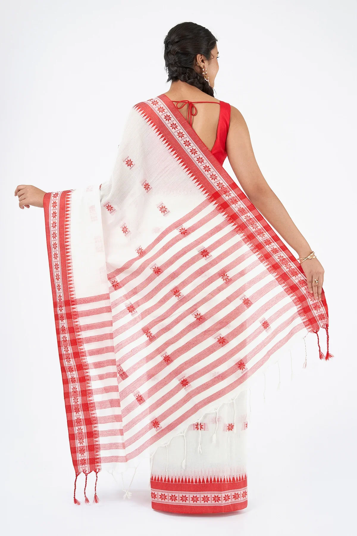 Women Cotton White Red Saree - Image 4