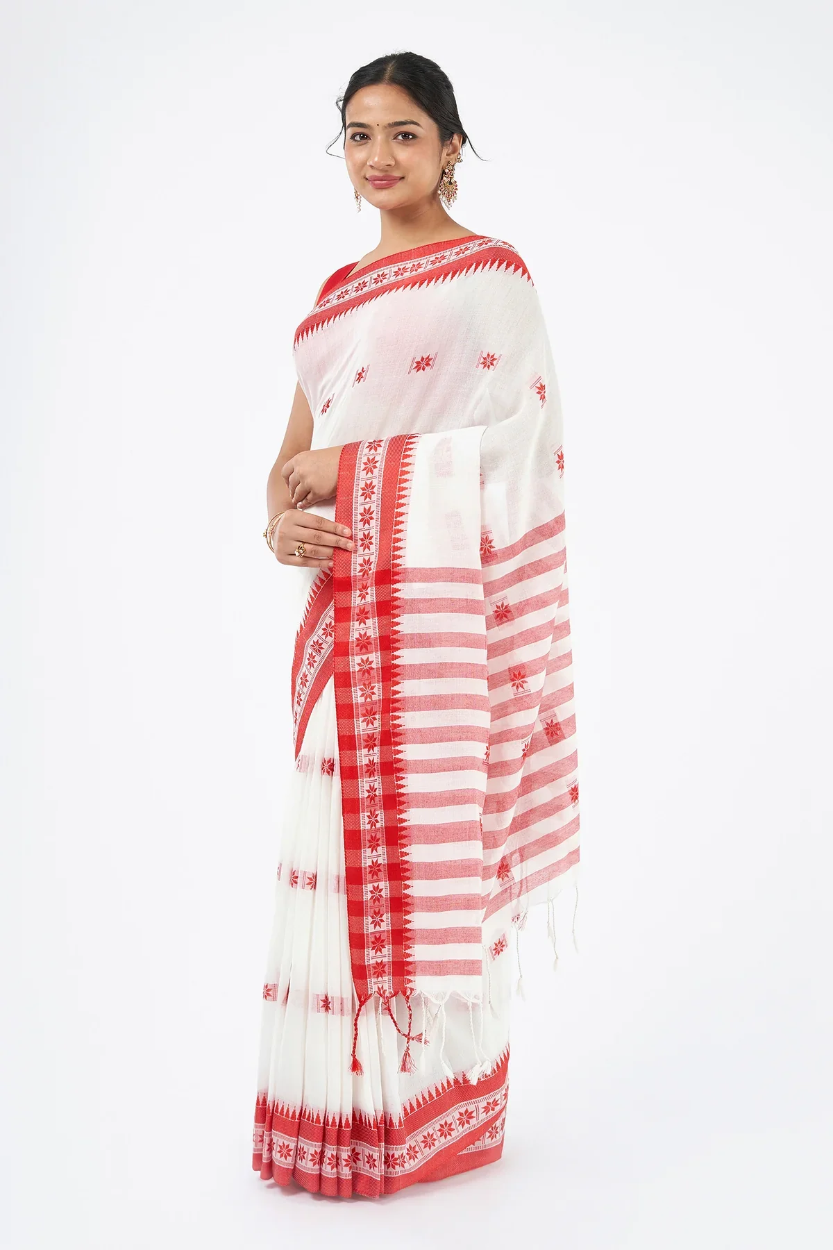 Women Cotton White Red Saree - Image 5