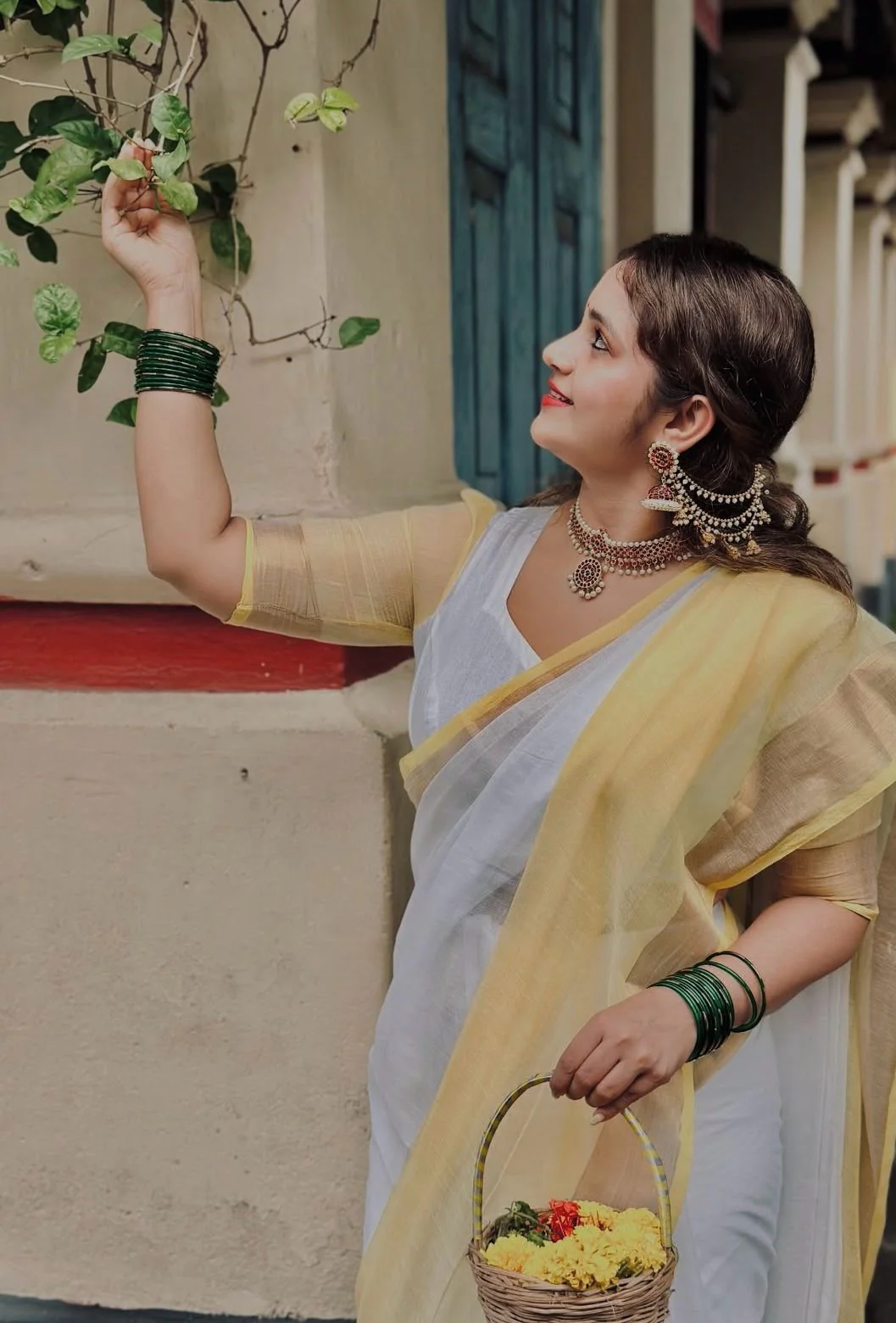 Women Cotton Zari Border Handloom Saree - Image 2