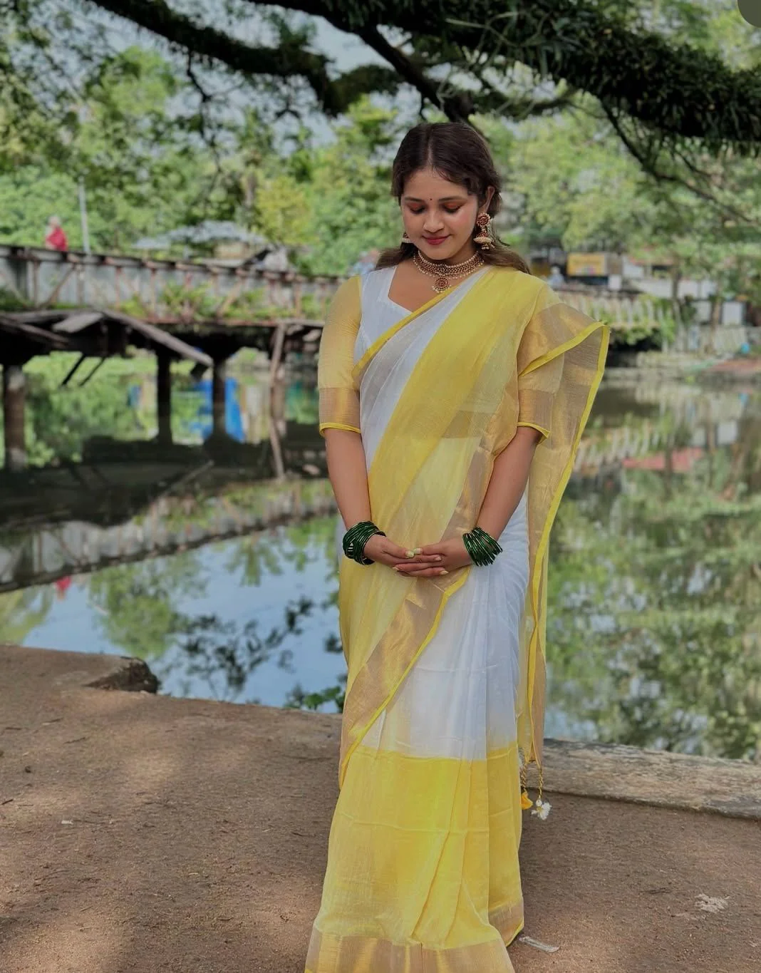 Women Cotton Zari Border Handloom Saree - Image 4