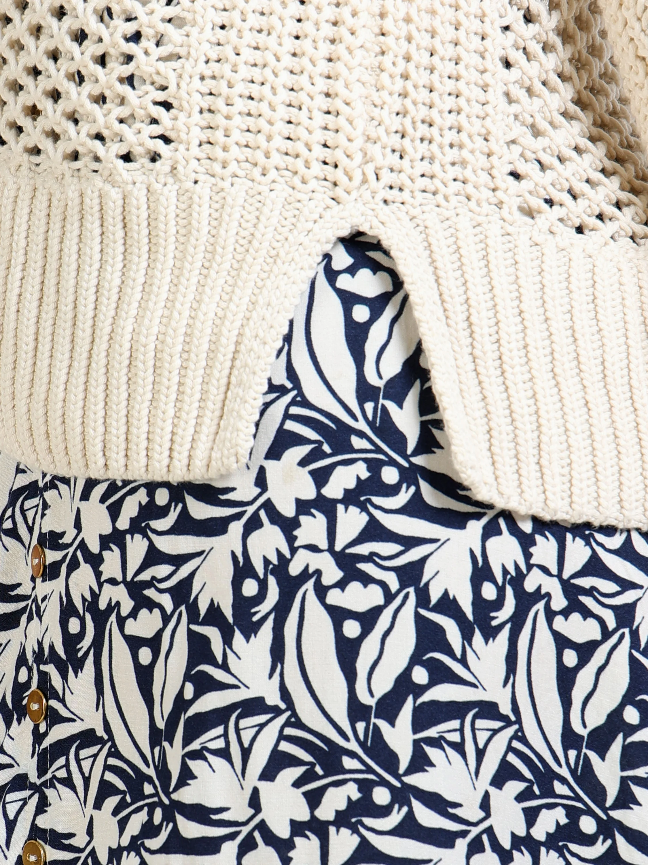 Women Cream Cable Knite Sweater - Image 5