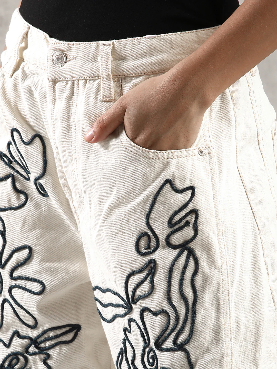 Women Cream Chic Thread Work Denim - Image 4