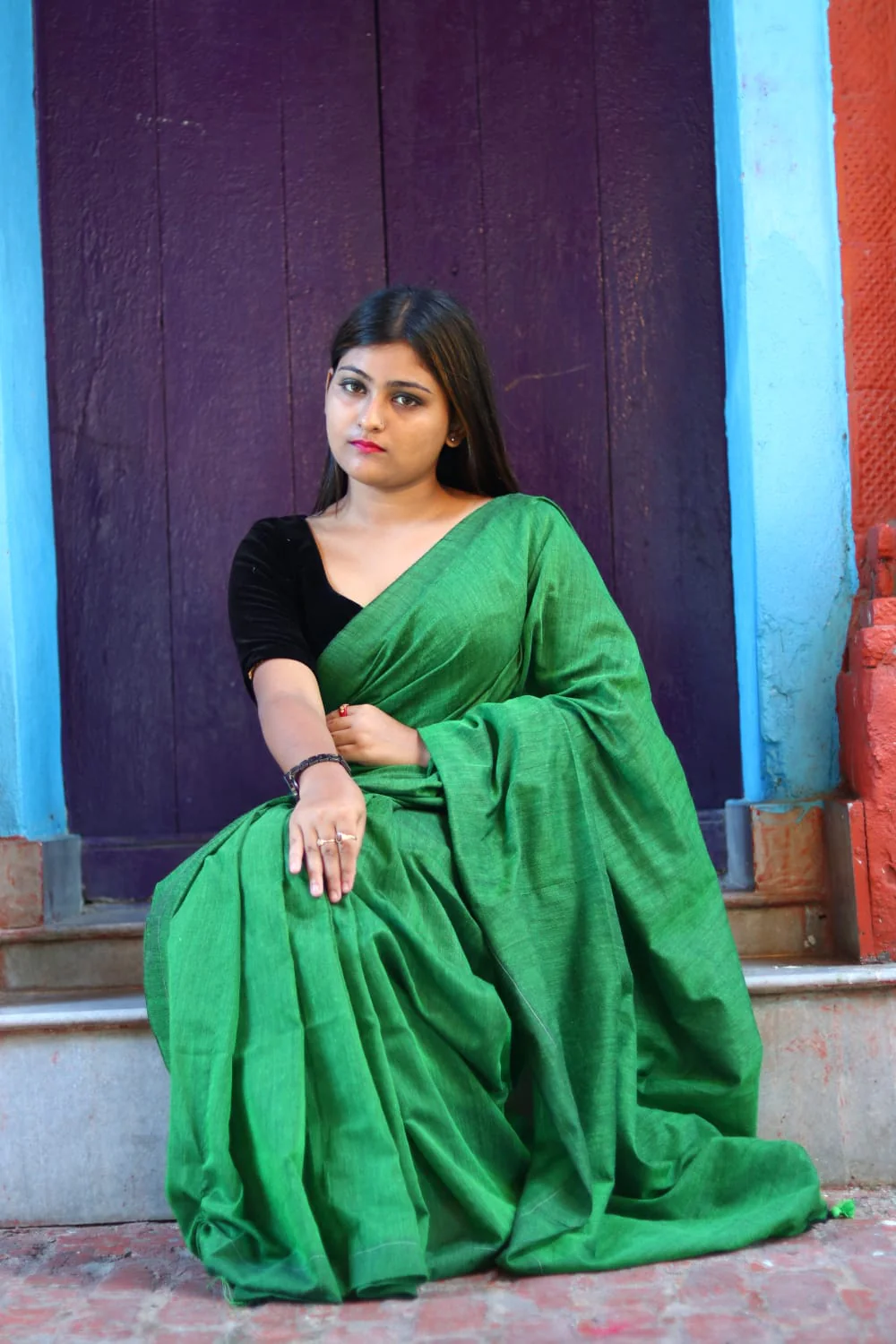 Women Deep Green Solid Cotton Saree