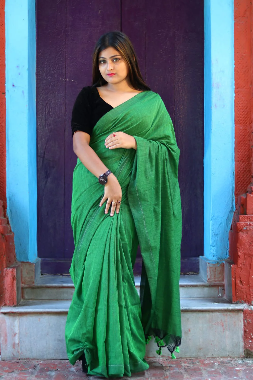 Women Deep Green Solid Cotton Saree - Image 2