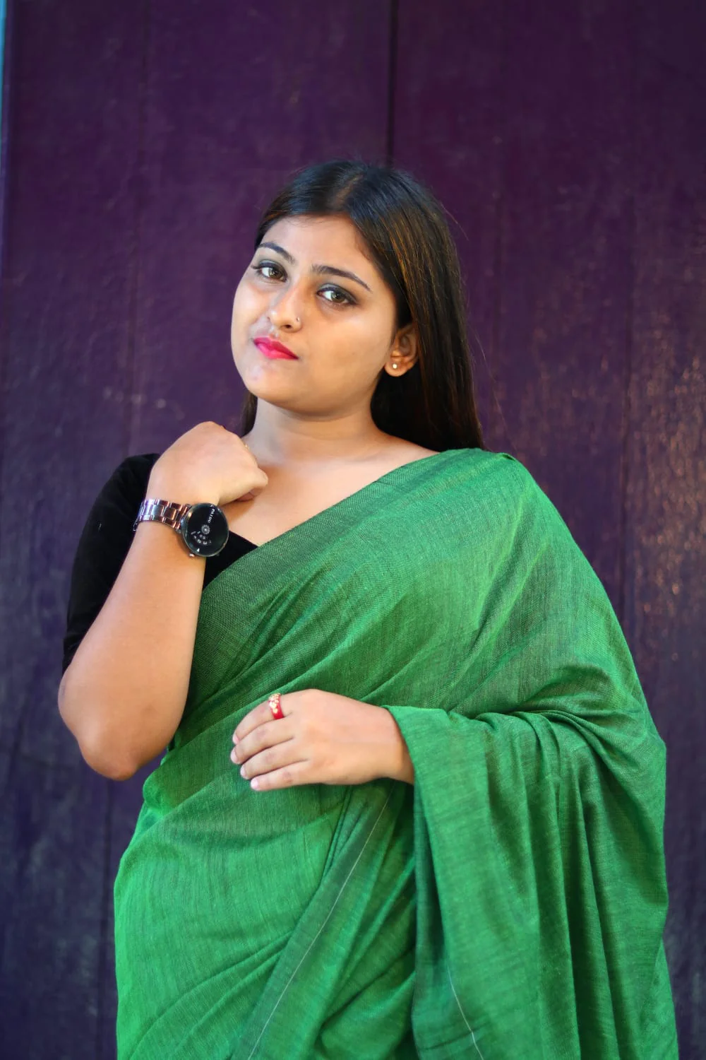 Women Deep Green Solid Cotton Saree - Image 5
