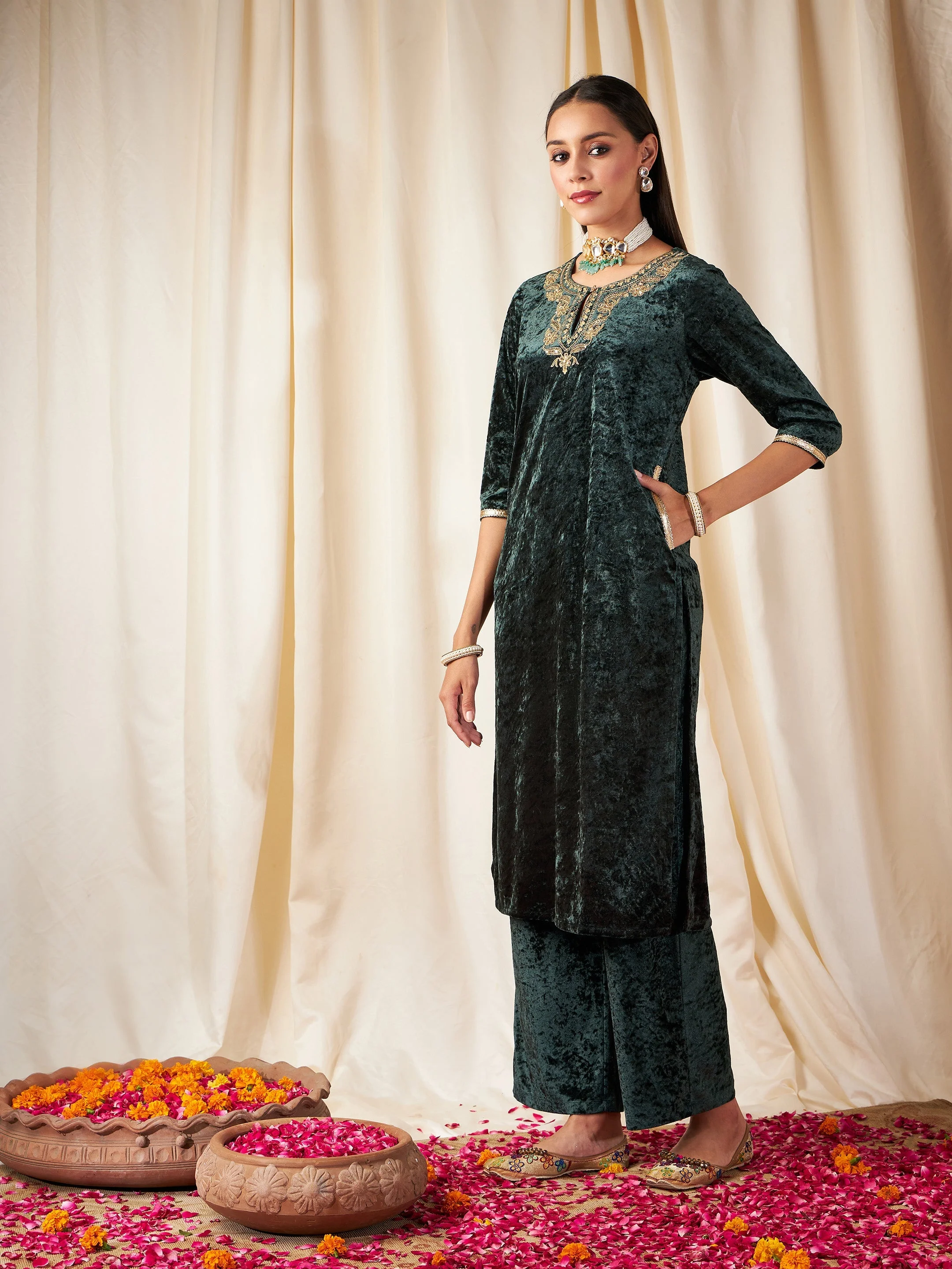 Women Emerald Green Embroidered Neck Straight Kurta - Image 3