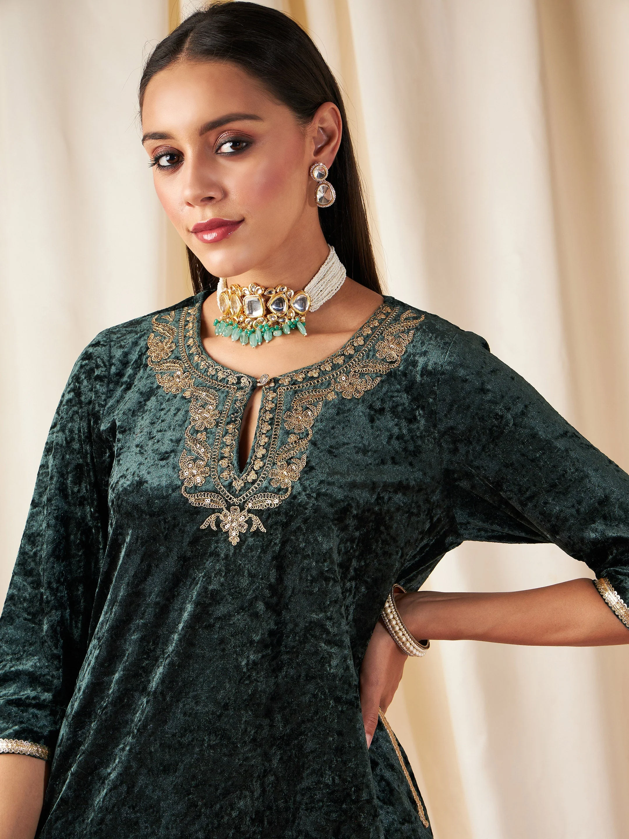 Women Emerald Green Embroidered Neck Straight Kurta - Image 4