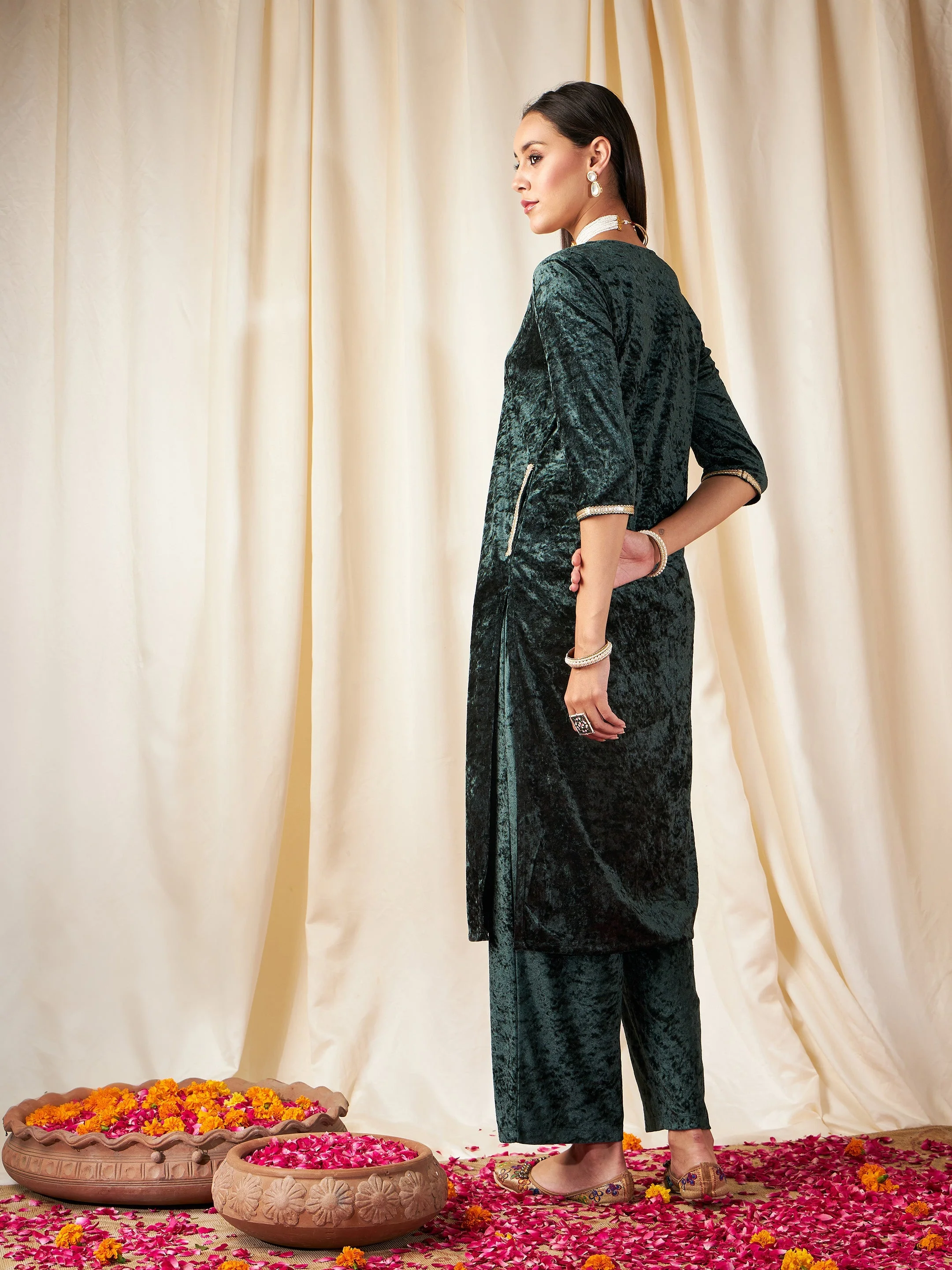Women Emerald Green Embroidered Neck Straight Kurta - Image 5