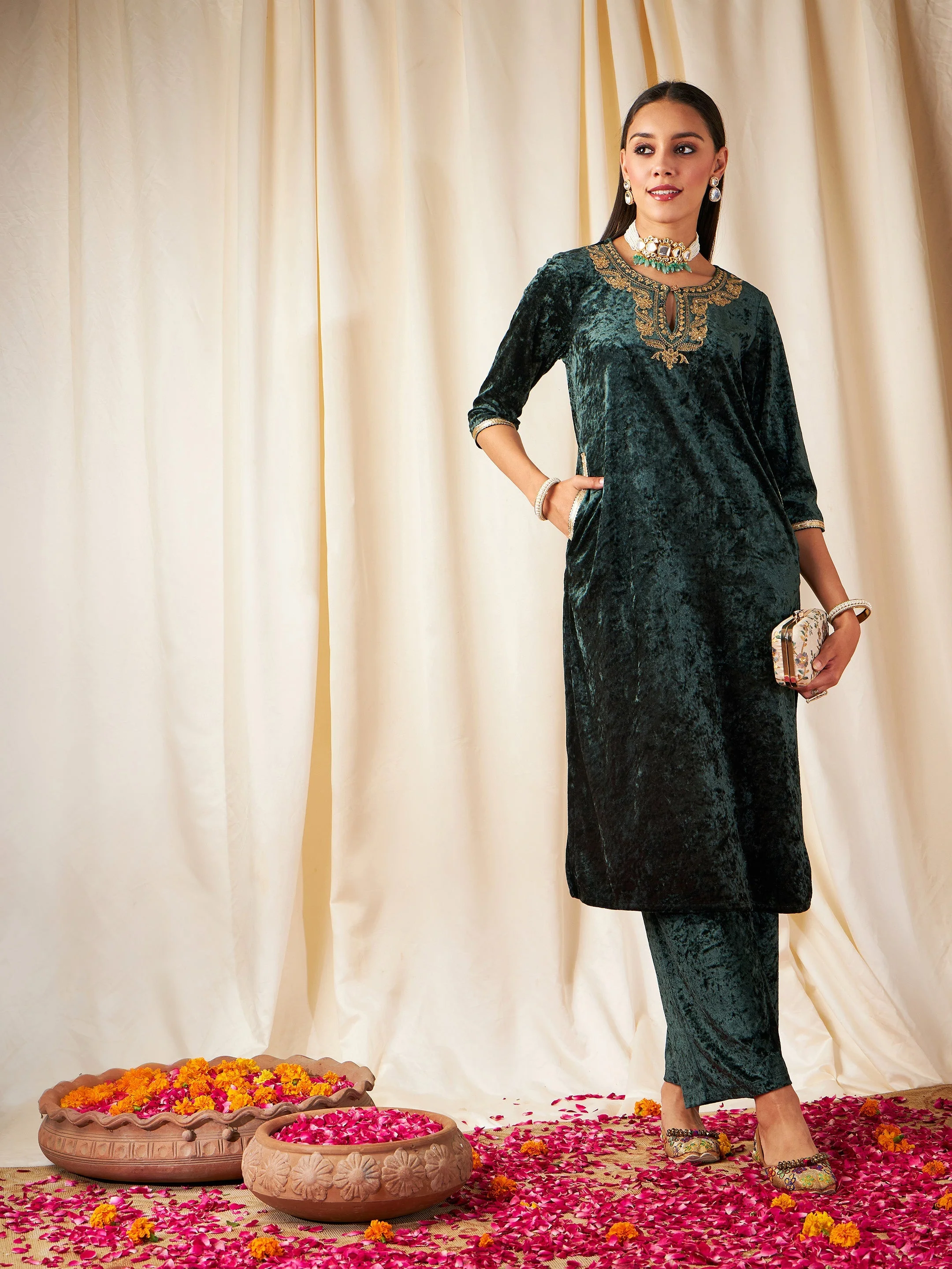 Women Emerald Green Embroidered Neck Straight Kurta - Image 6