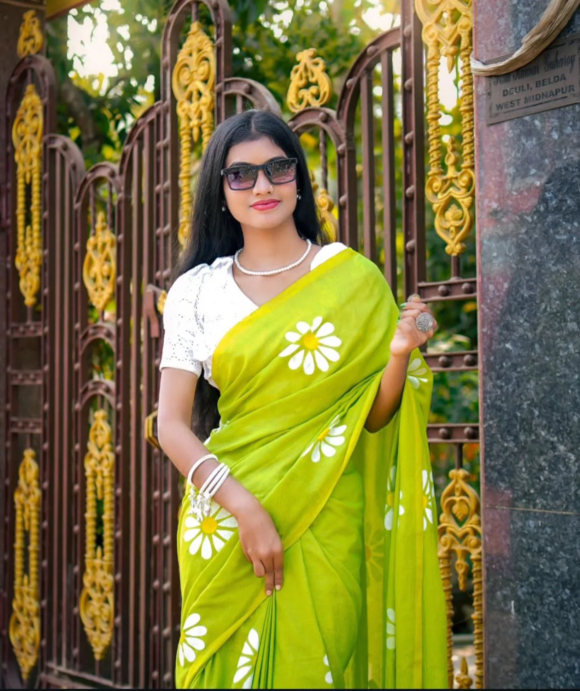 Women Floral Hand Paint Mit Green Saree - Image 2