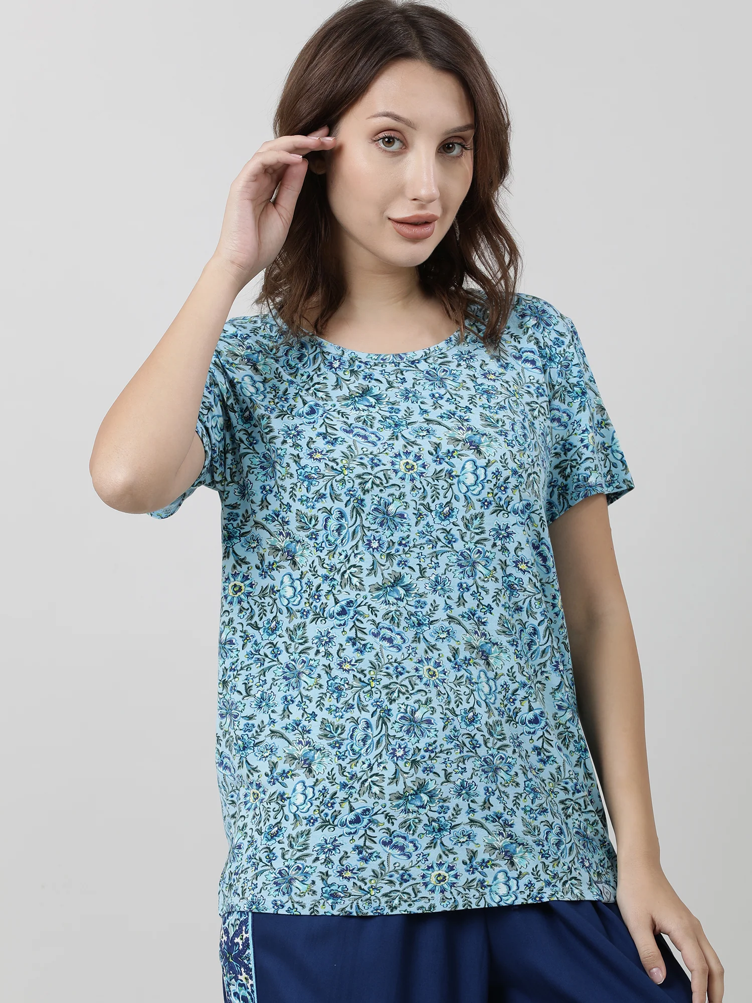 Women Floral Print Regular Fit shirt - Image 4