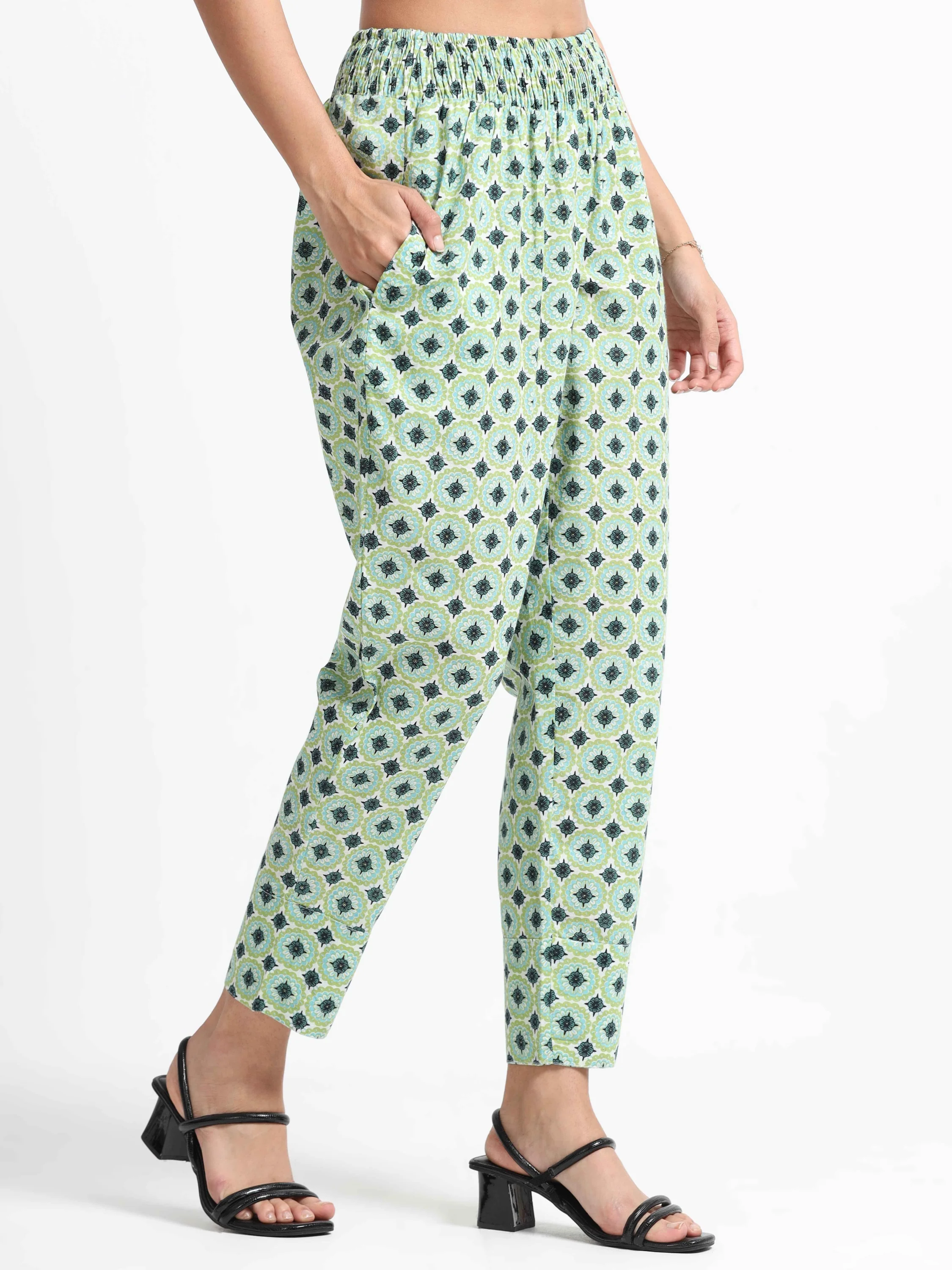 Women Floral Printed Relaxed Pants - Image 3