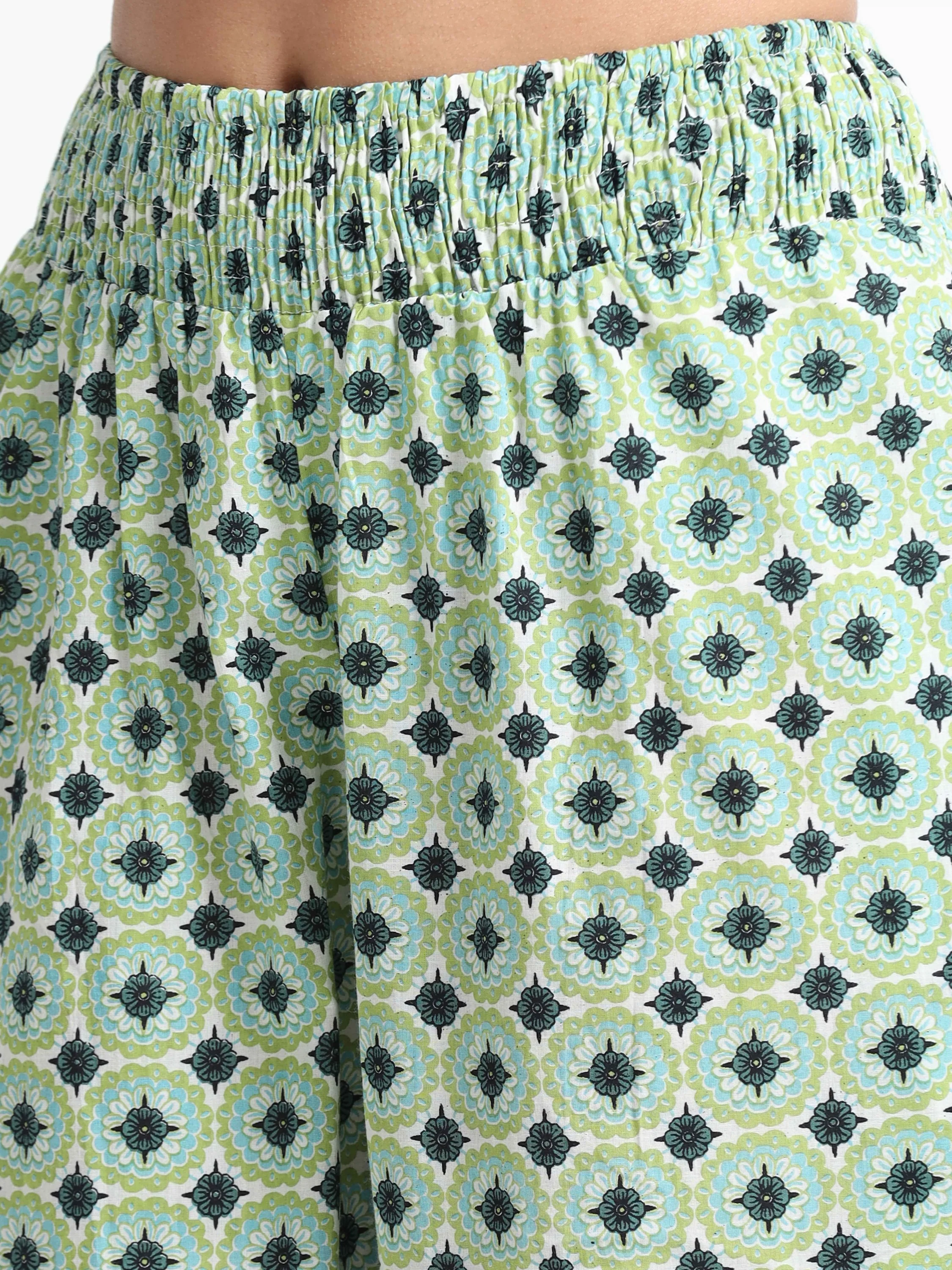 Women Floral Printed Relaxed Pants - Image 5