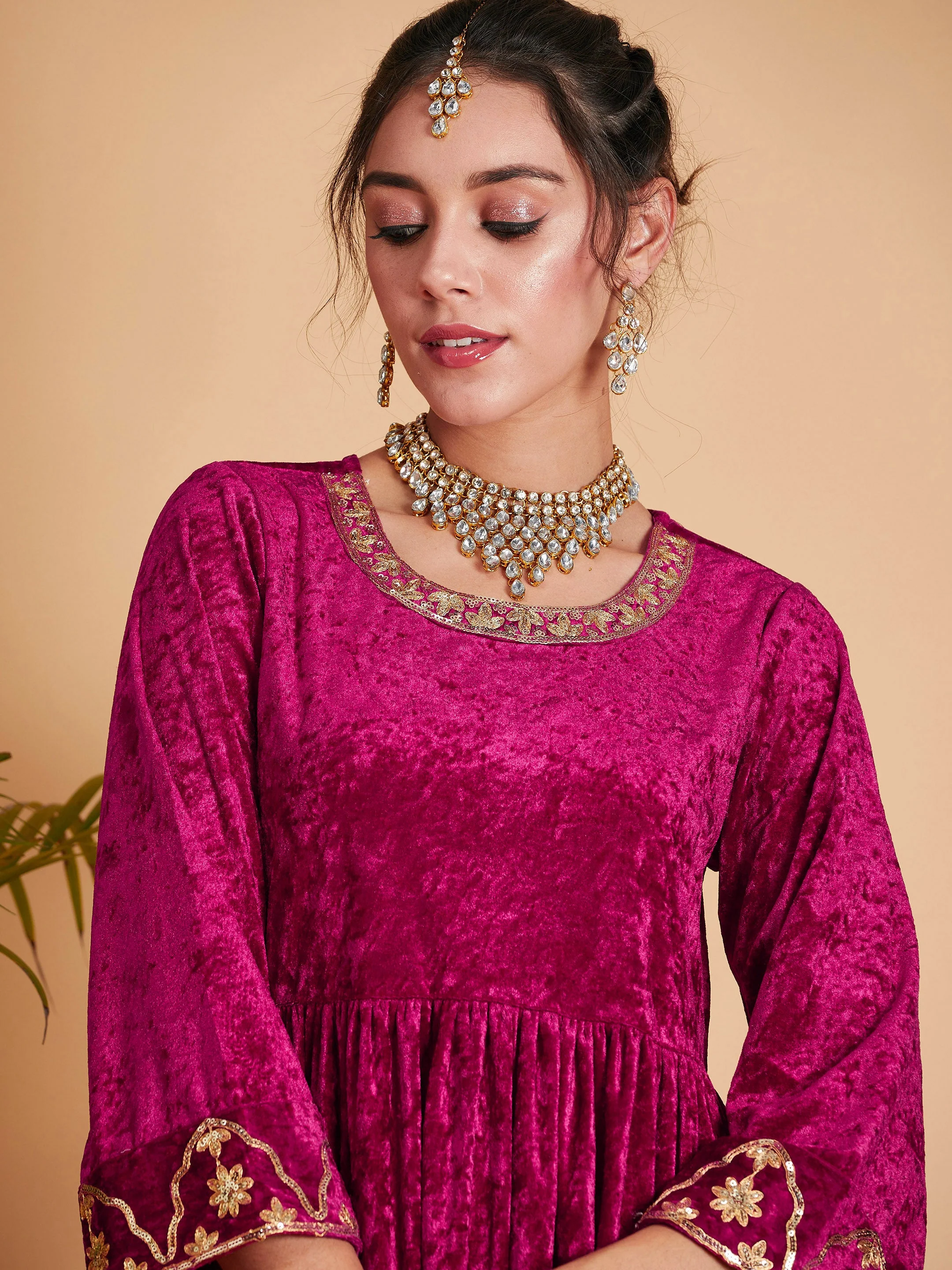 Women Fuchsia Velvet Embroidered Gathered Kurta - Image 2