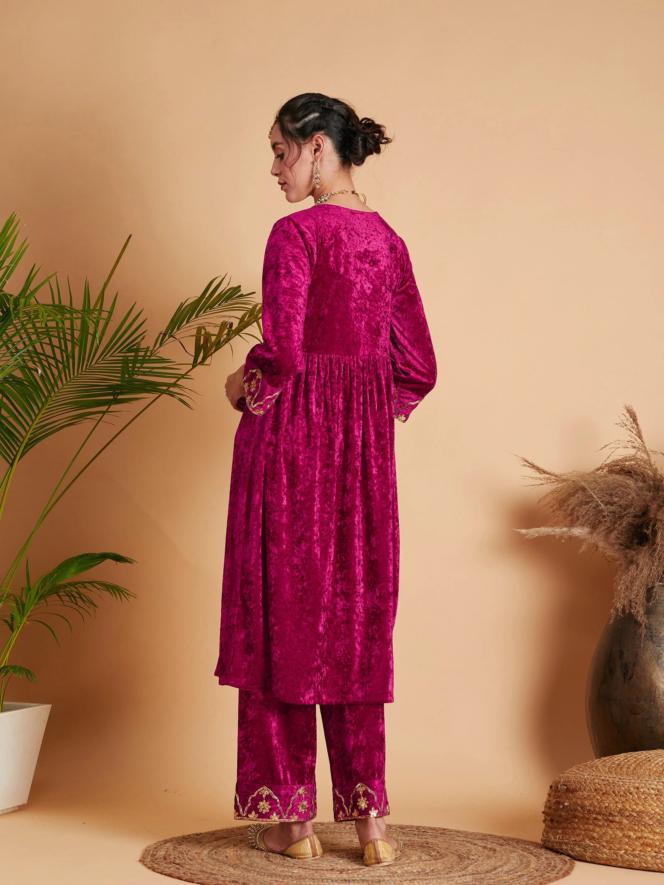 Women Fuchsia Velvet Embroidered Gathered Kurta - Image 3