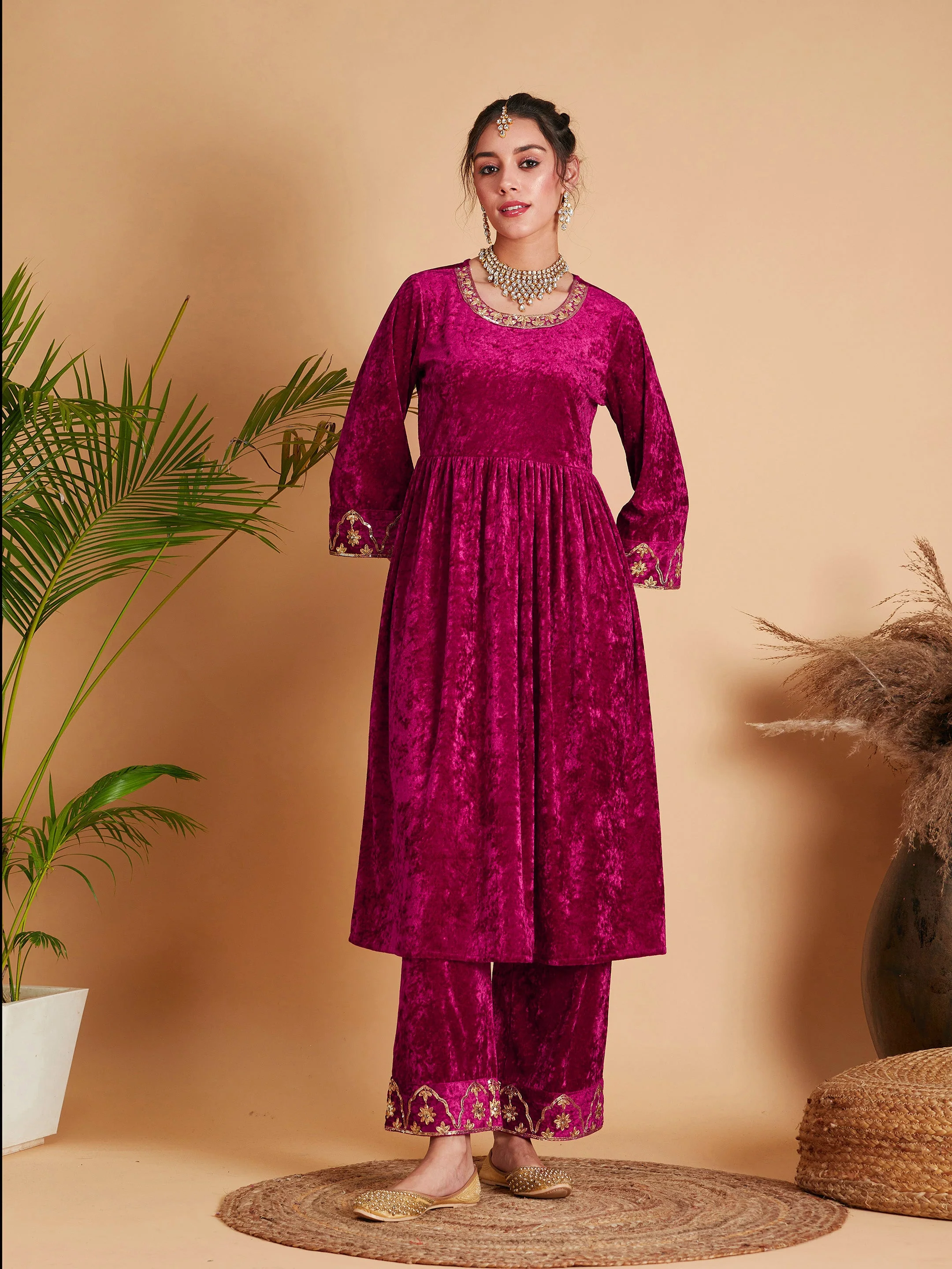 Women Fuchsia Velvet Embroidered Gathered Kurta - Image 4