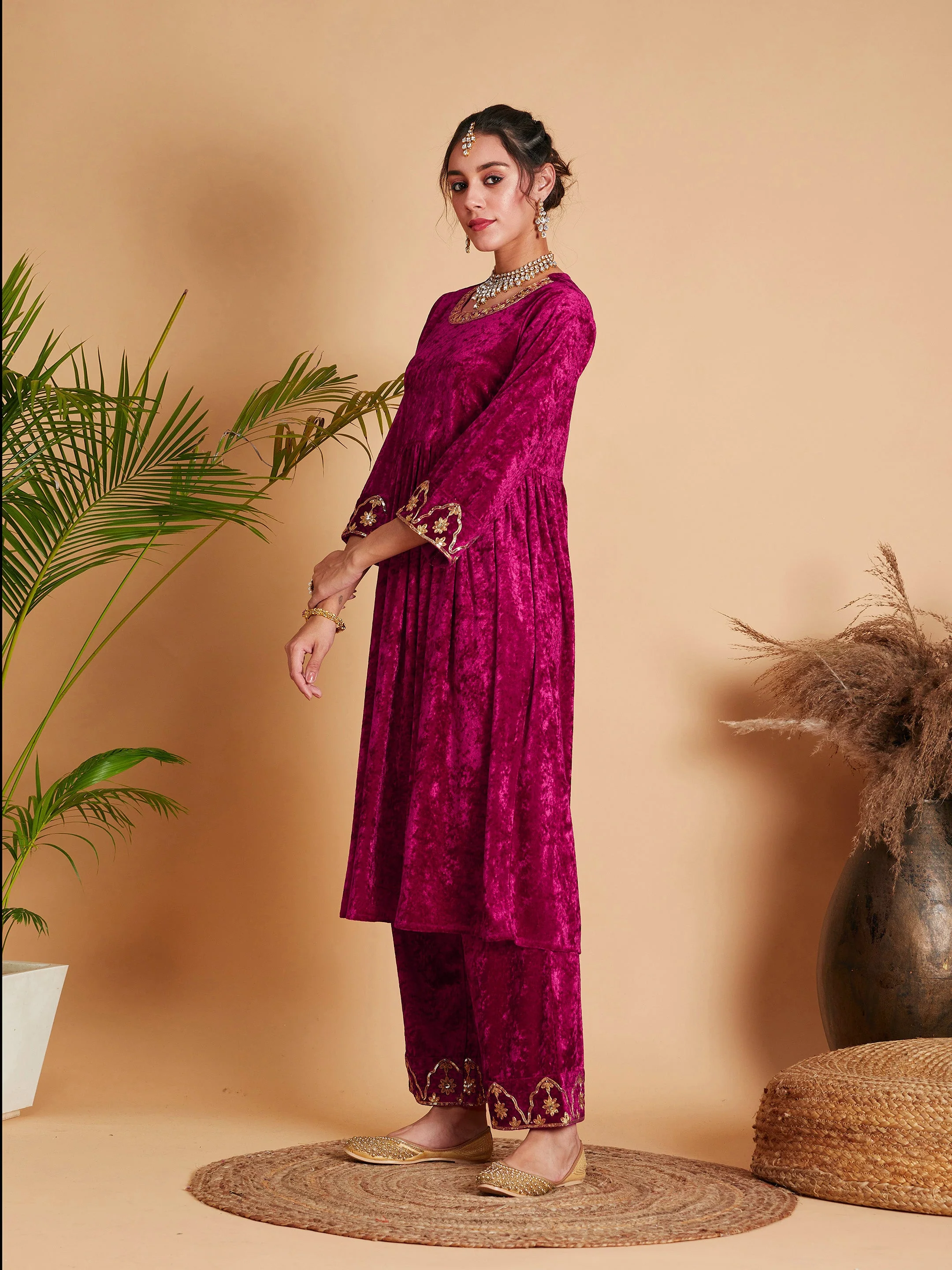 Women Fuchsia Velvet Embroidered Gathered Kurta - Image 5