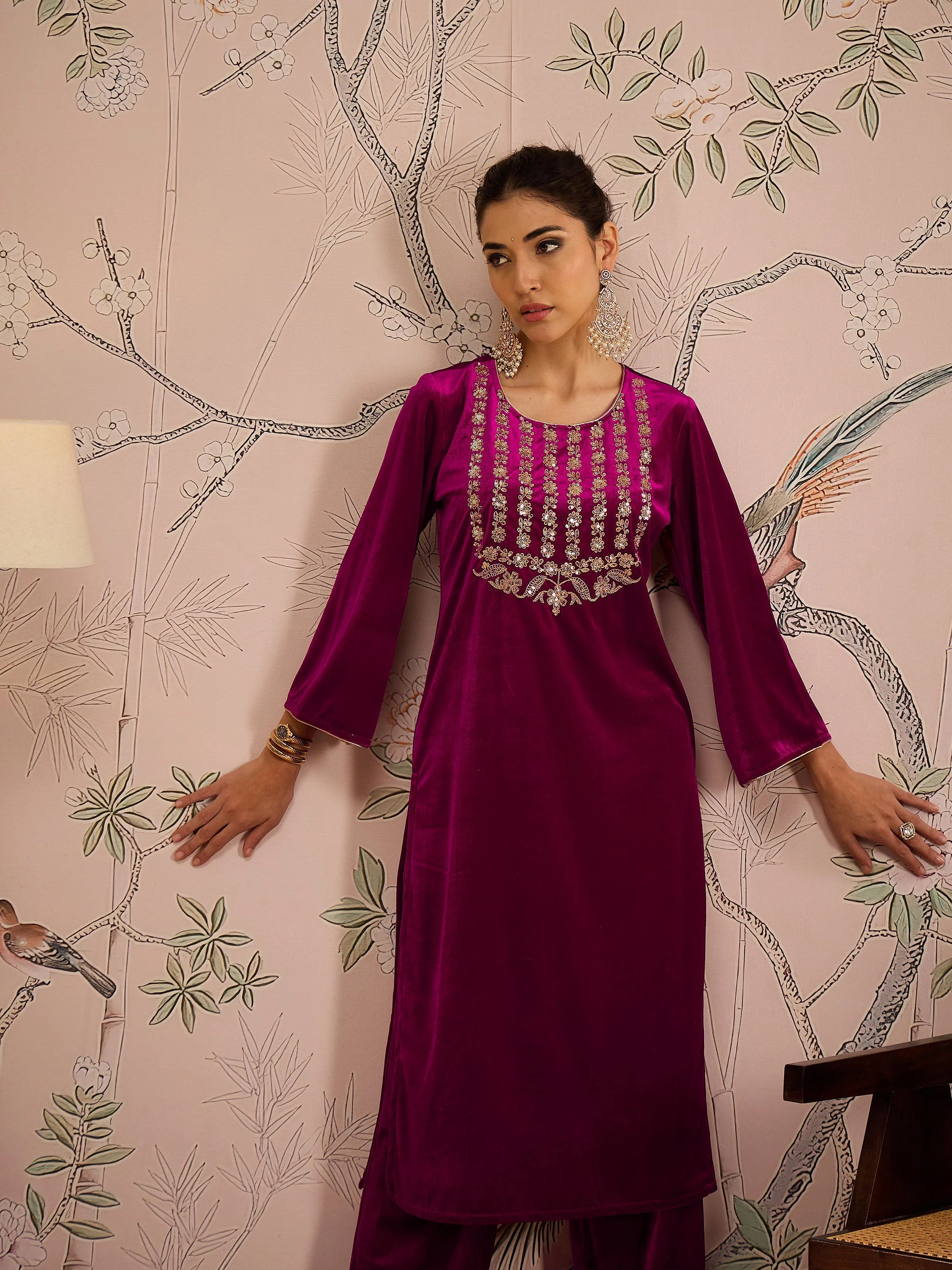 Women Fuchsia Velvet Front Embroidered Kurta - Image 4