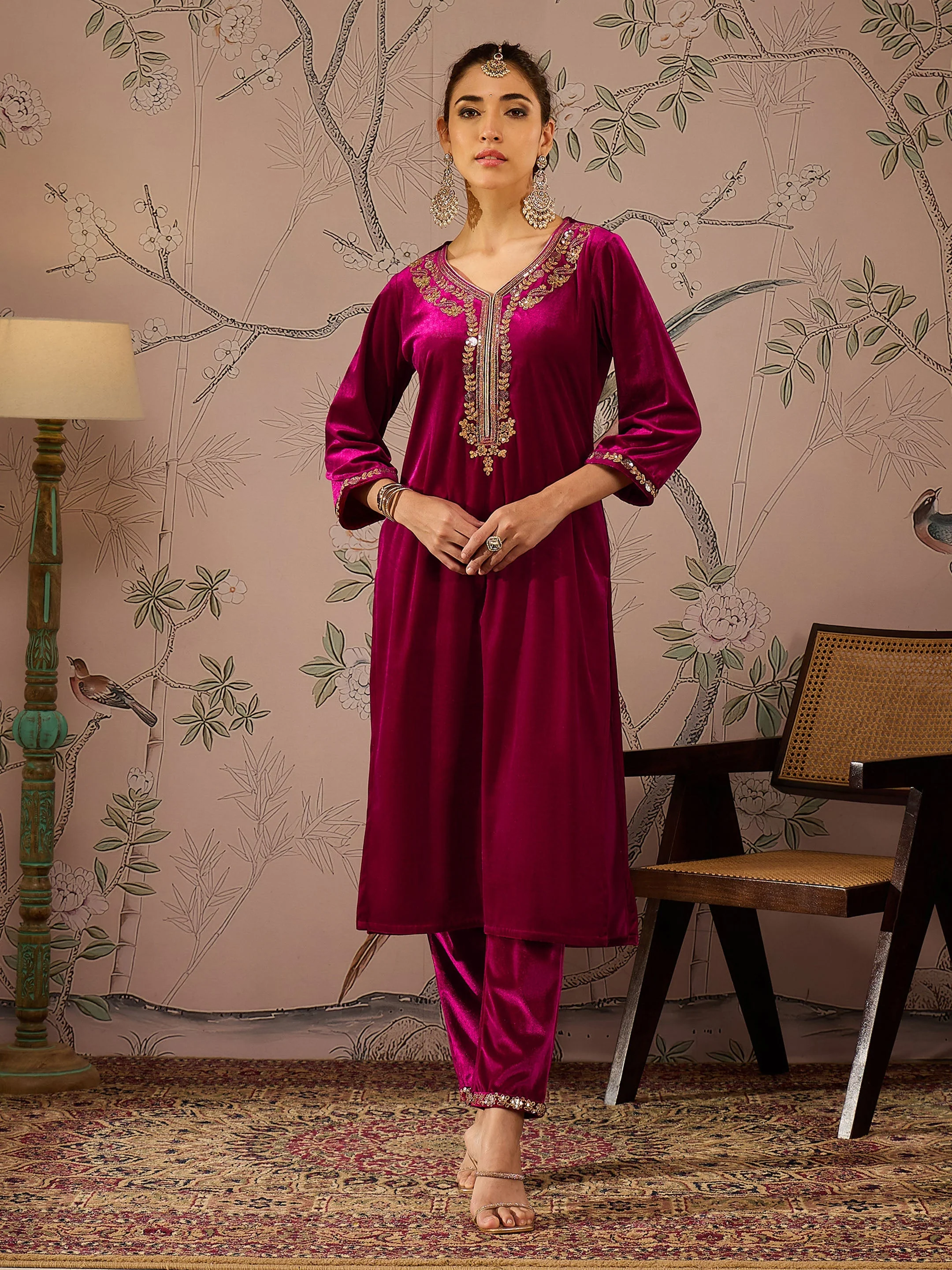 Women Fuchsia Velvet Front Embroidered Kurta - Image 2