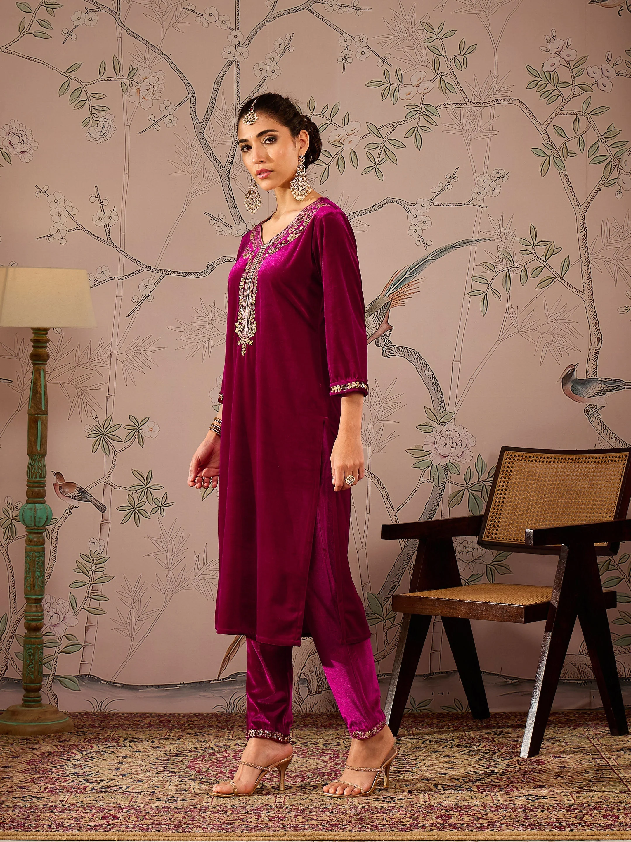 Women Fuchsia Velvet Front Embroidered Kurta - Image 3