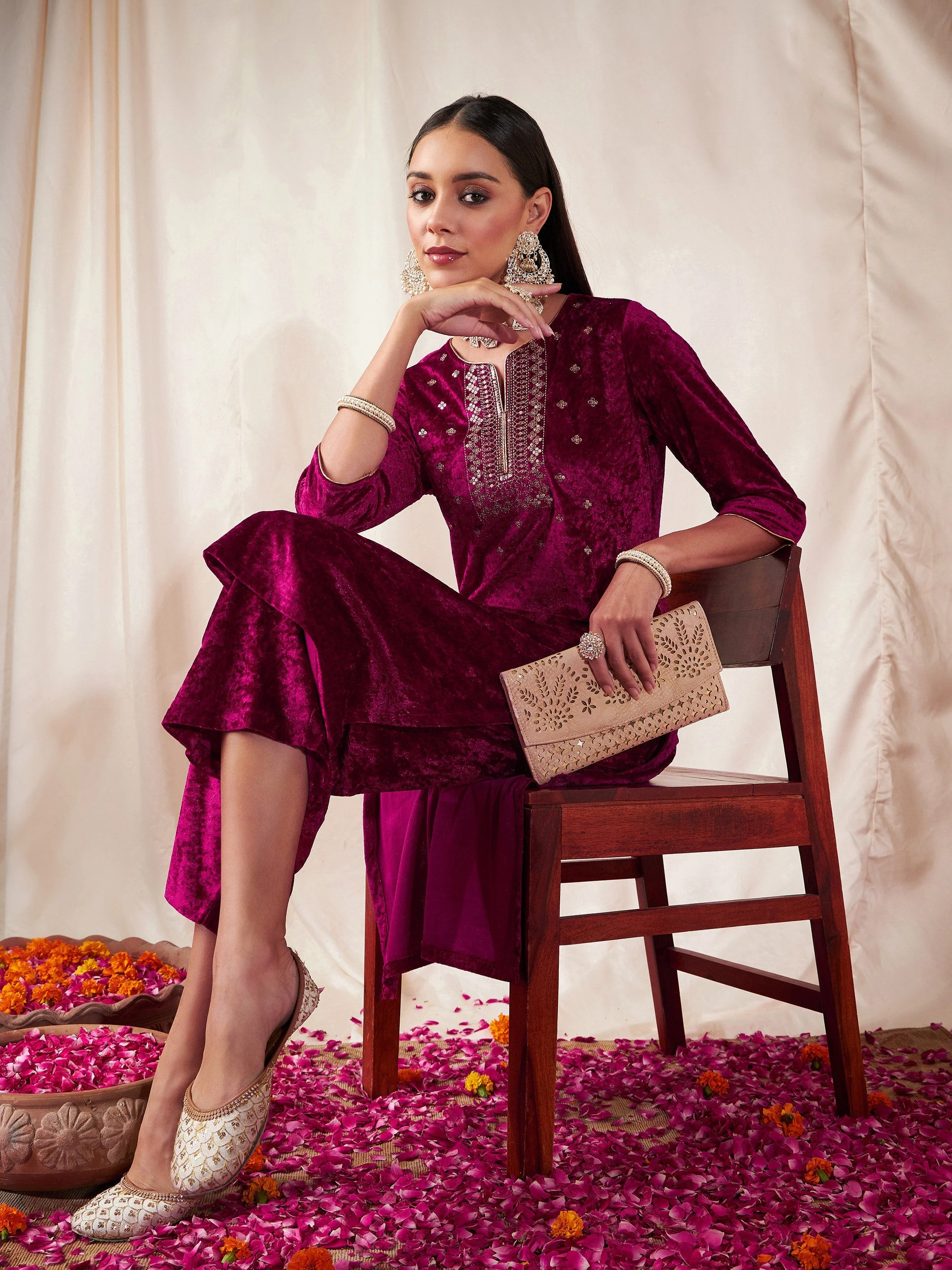 Women Fuchsia Velvet Front Embroidered Straight Kurta - Image 2