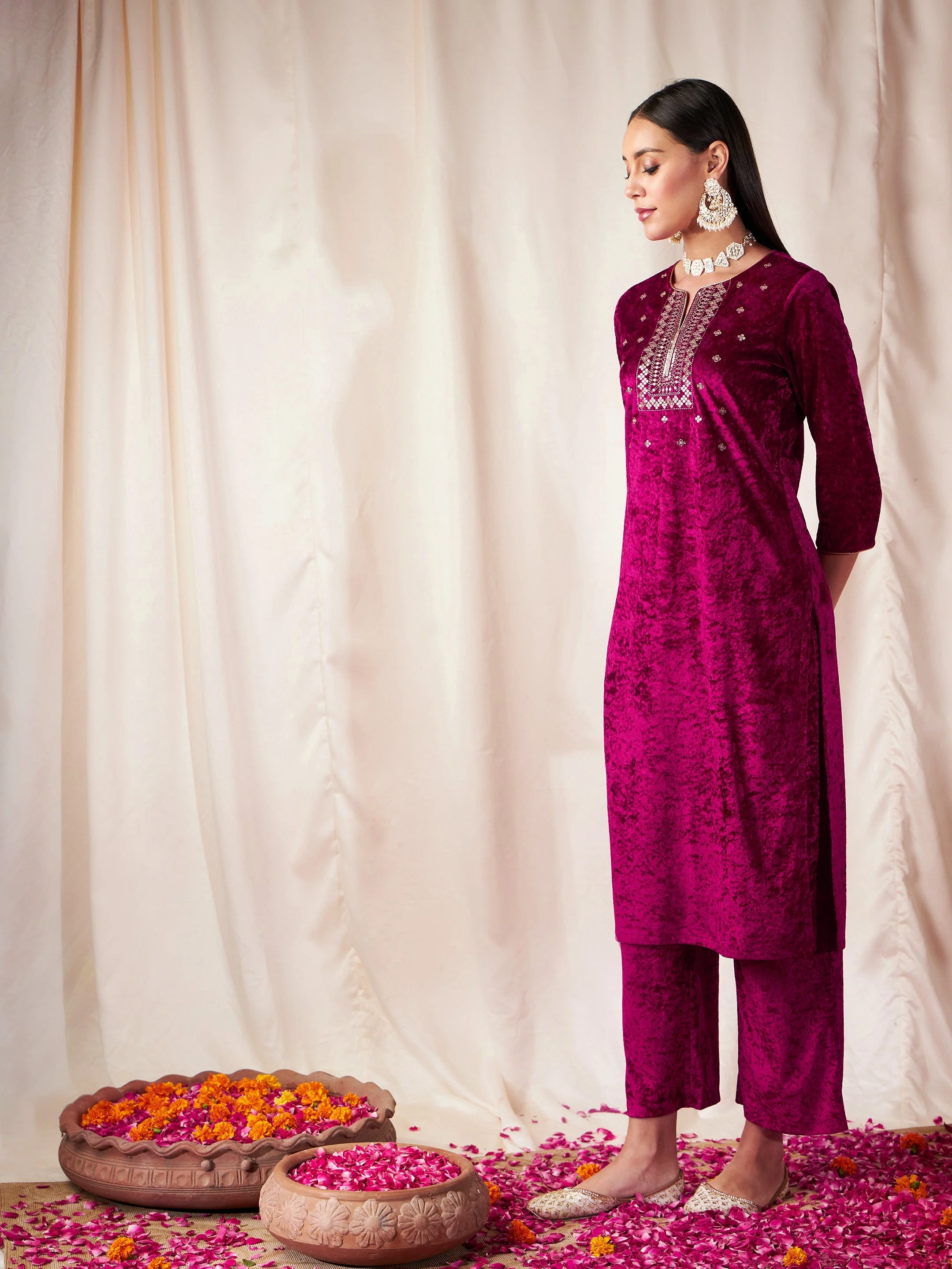 Women Fuchsia Velvet Front Embroidered Straight Kurta - Image 3