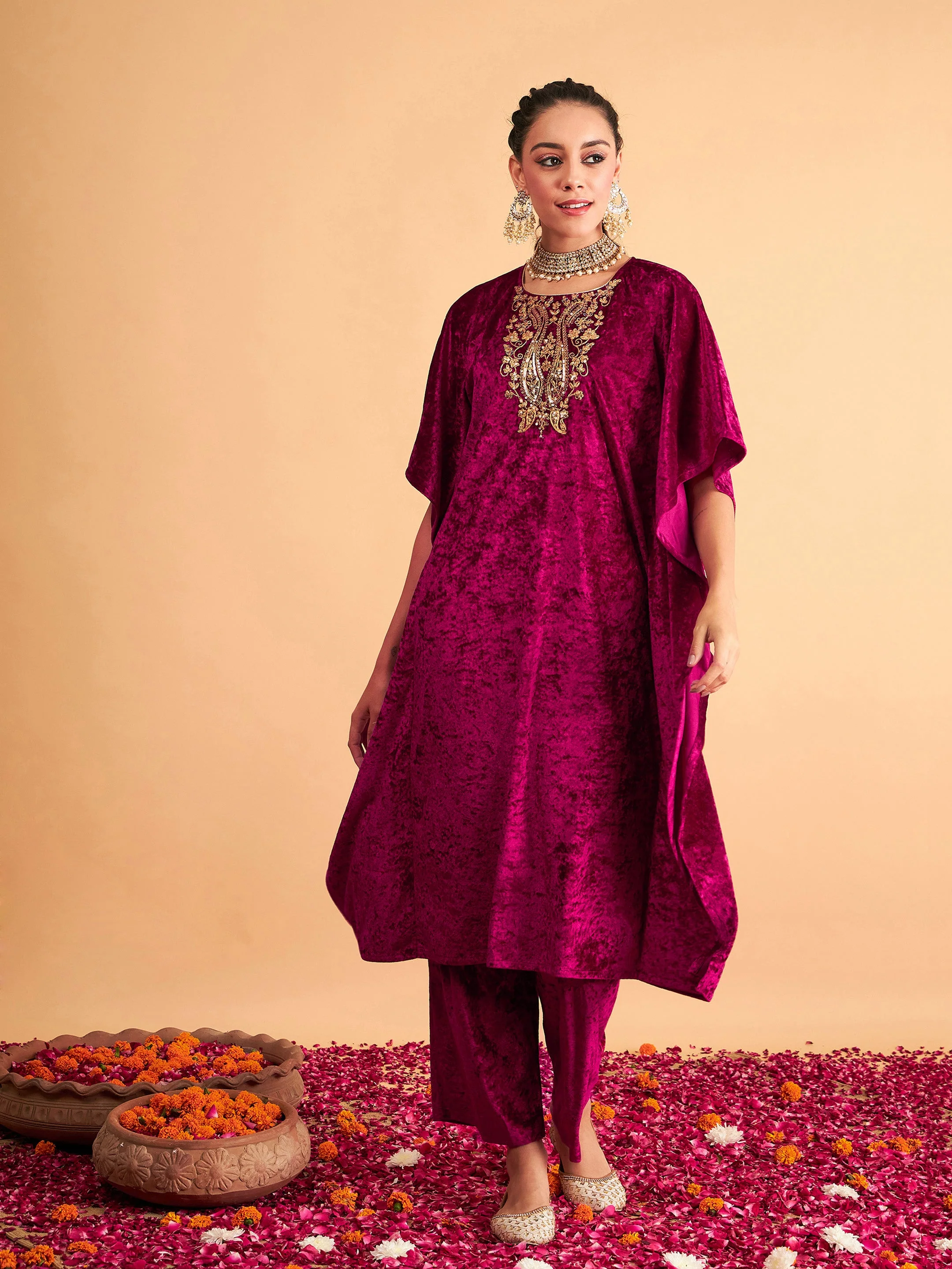 Women Fuchsia Velvet Kaftan Kurta - Image 2