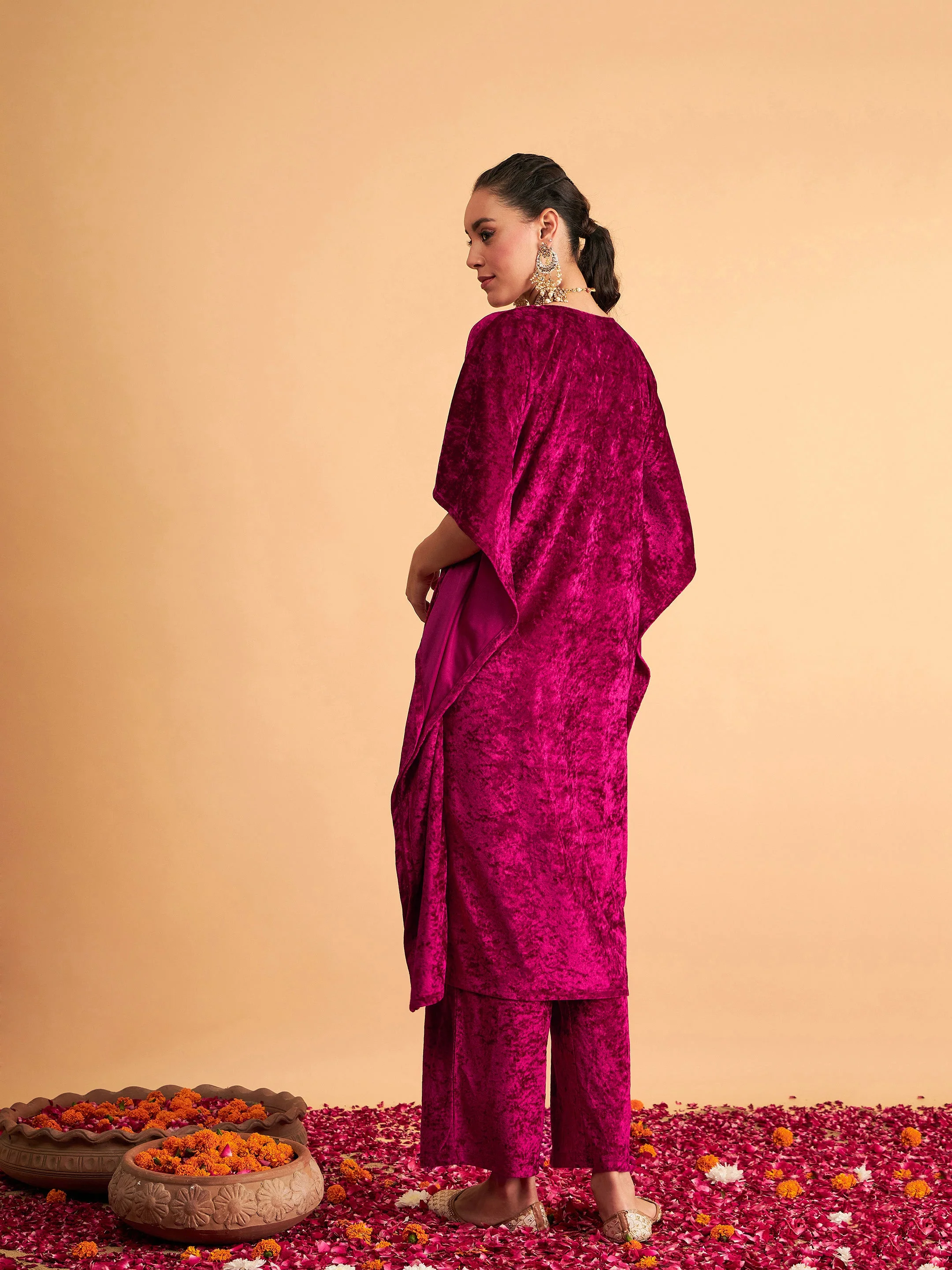 Women Fuchsia Velvet Kaftan Kurta - Image 5