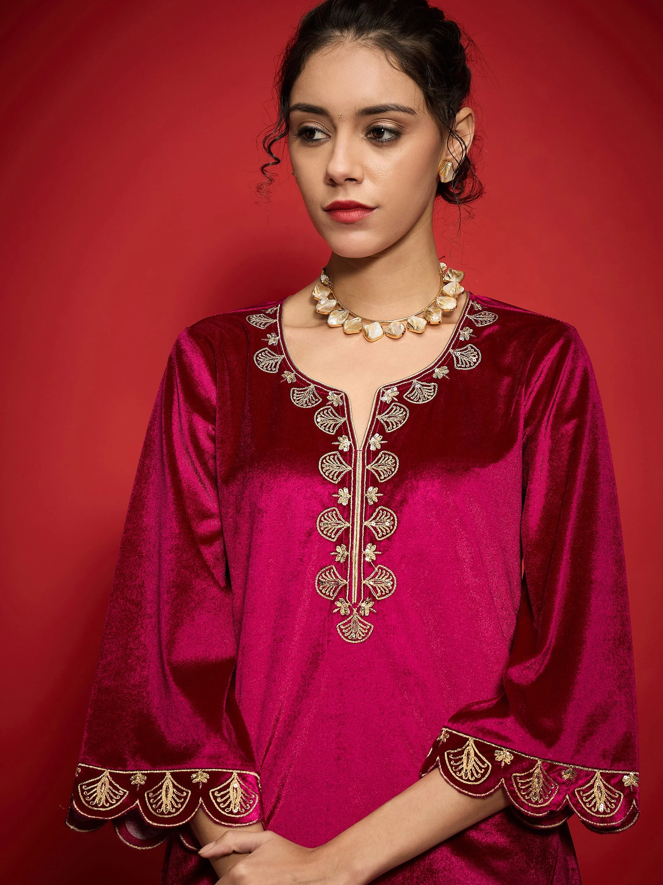 Women Fuchsia Velvet Placket Emb Short Kurta With Palazzos - Image 4