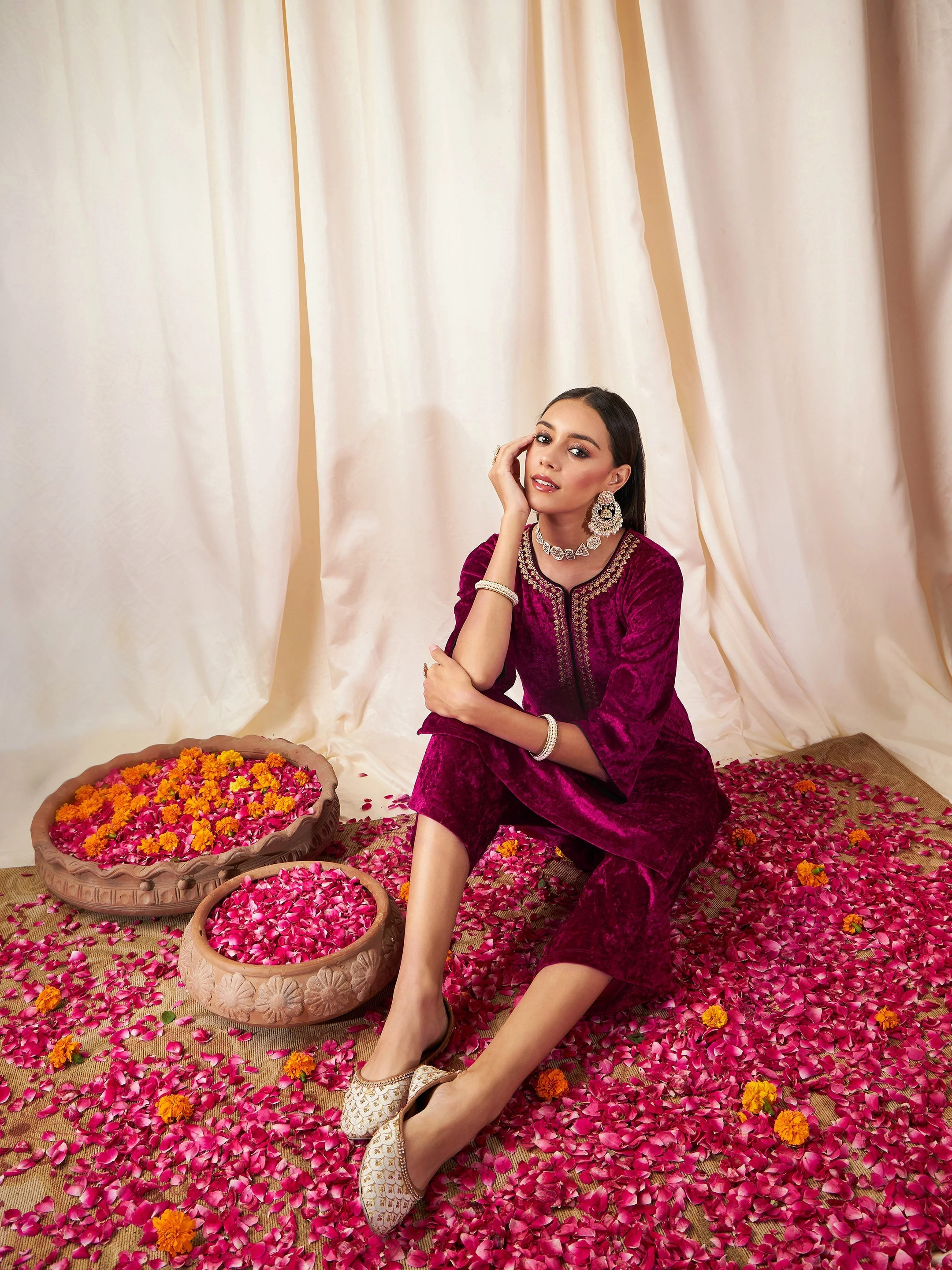 Women Fuchsia Velvet Straight Kurta - Image 2