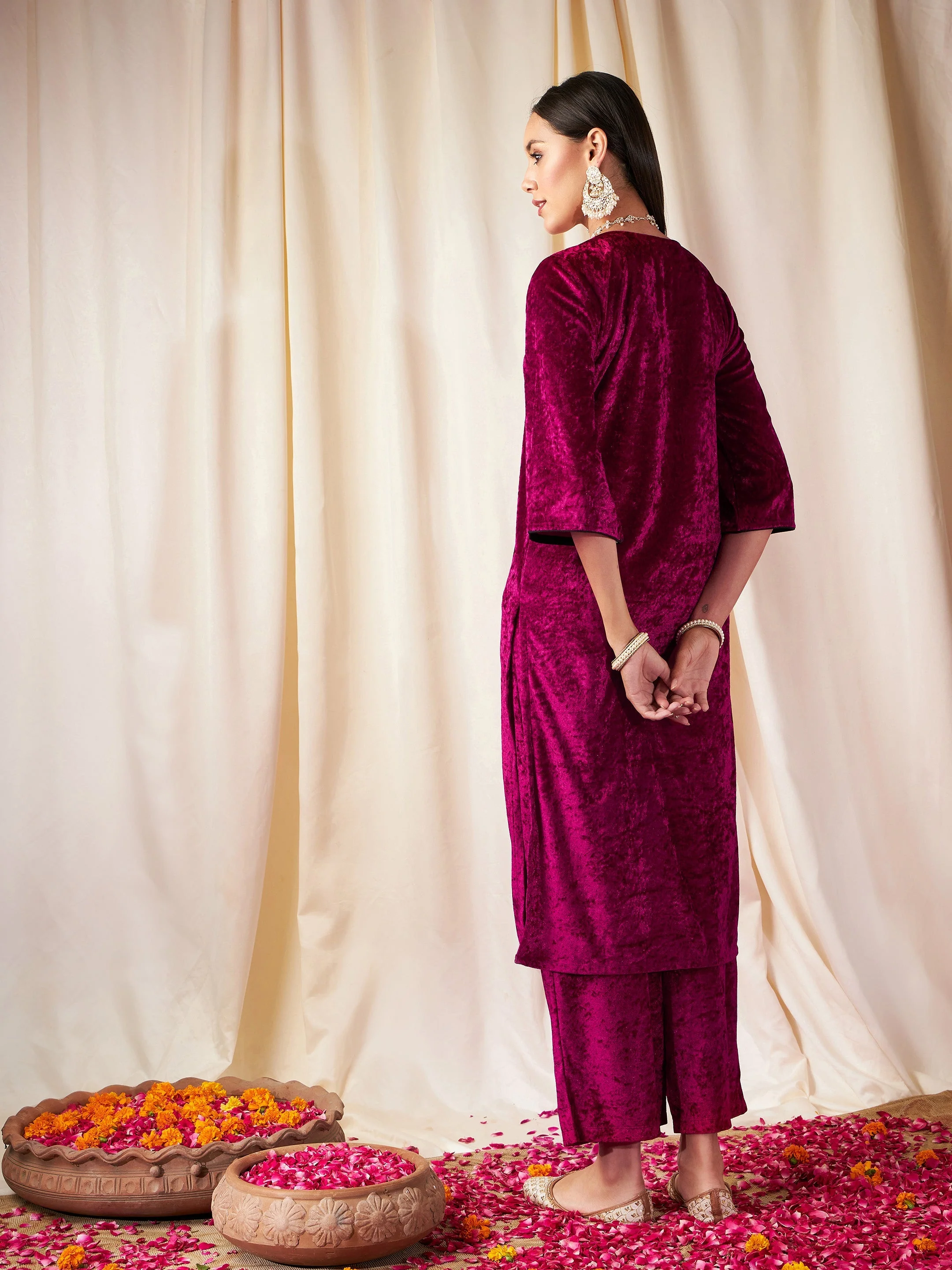 Women Fuchsia Velvet Straight Kurta - Image 5